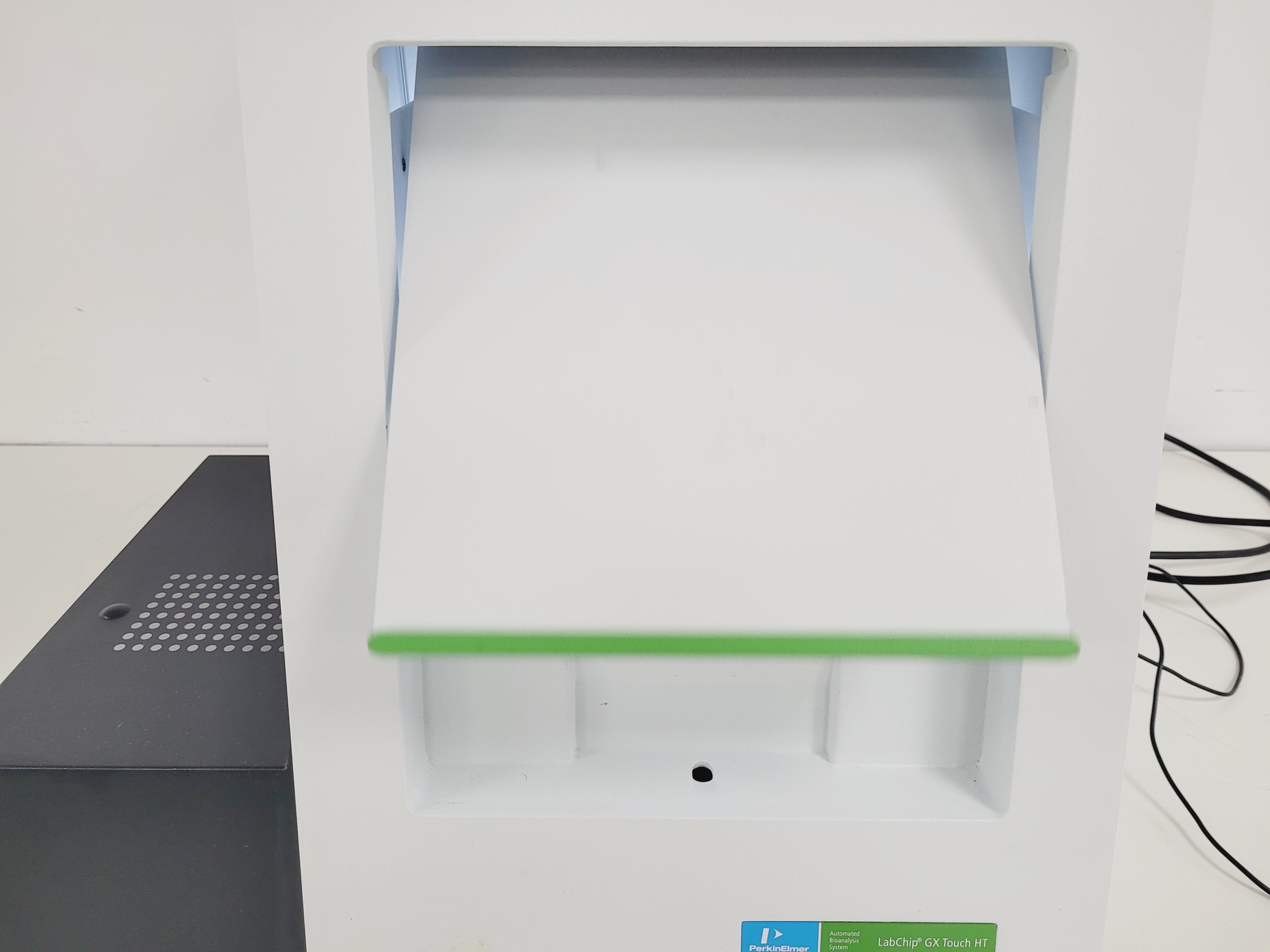 Image of Perkin Elmer Mo. LabChip GX Touch HT Automated Bioanalysis System 