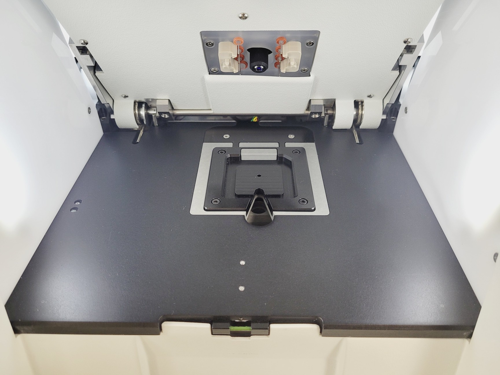 Image of Perkin Elmer Model No. LabChip GX Touch HT Automated Bioanalysis System 