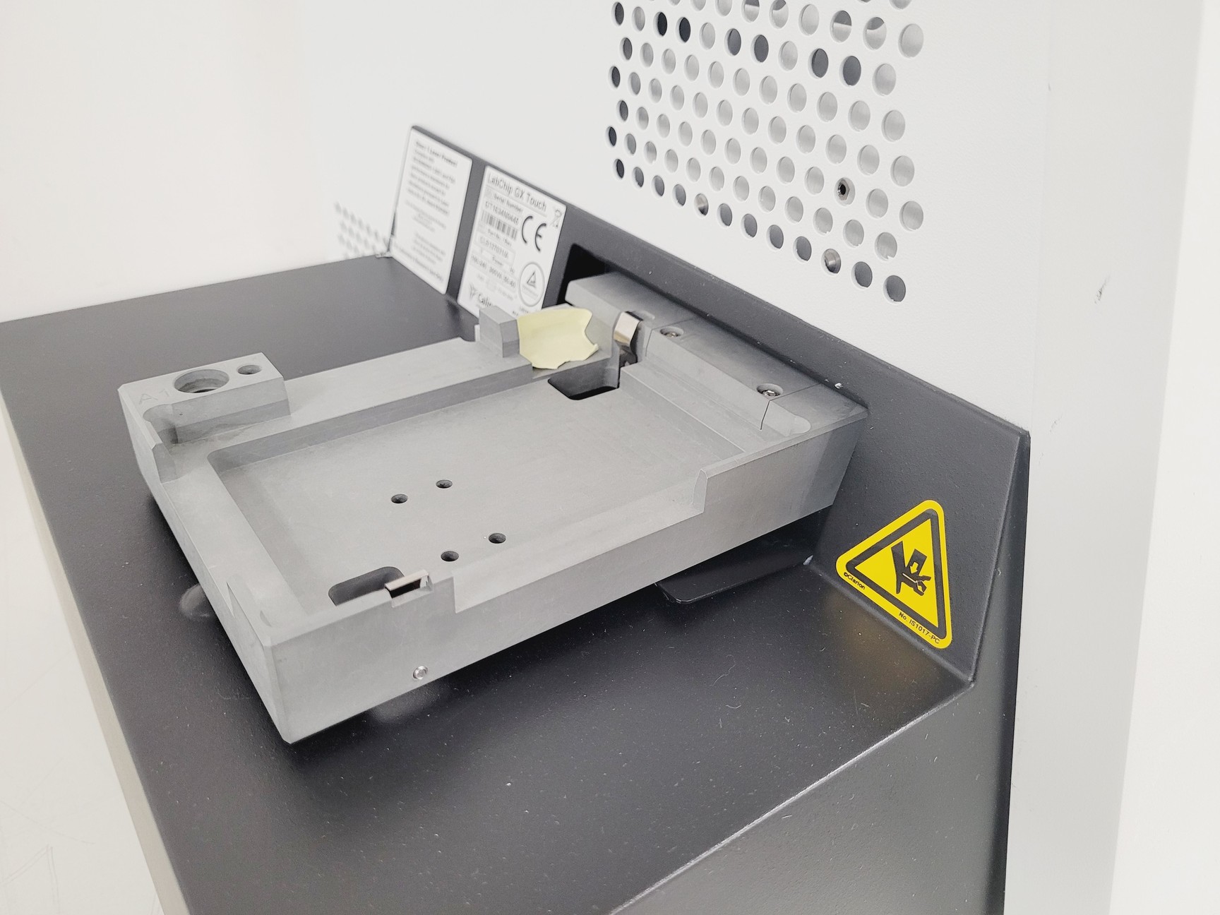 Image of Perkin Elmer Model No. LabChip GX Touch HT Automated Bioanalysis System 