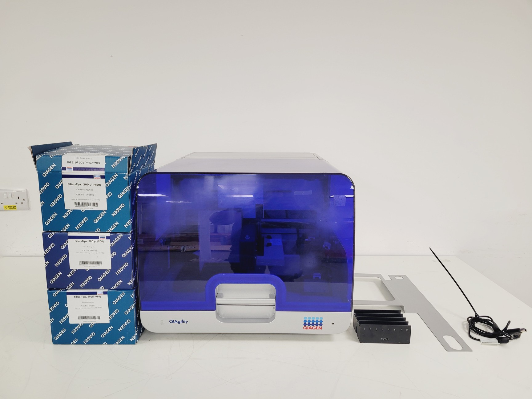 Image of Qiagen Type QIAgility HEPA/UV Unit Lab