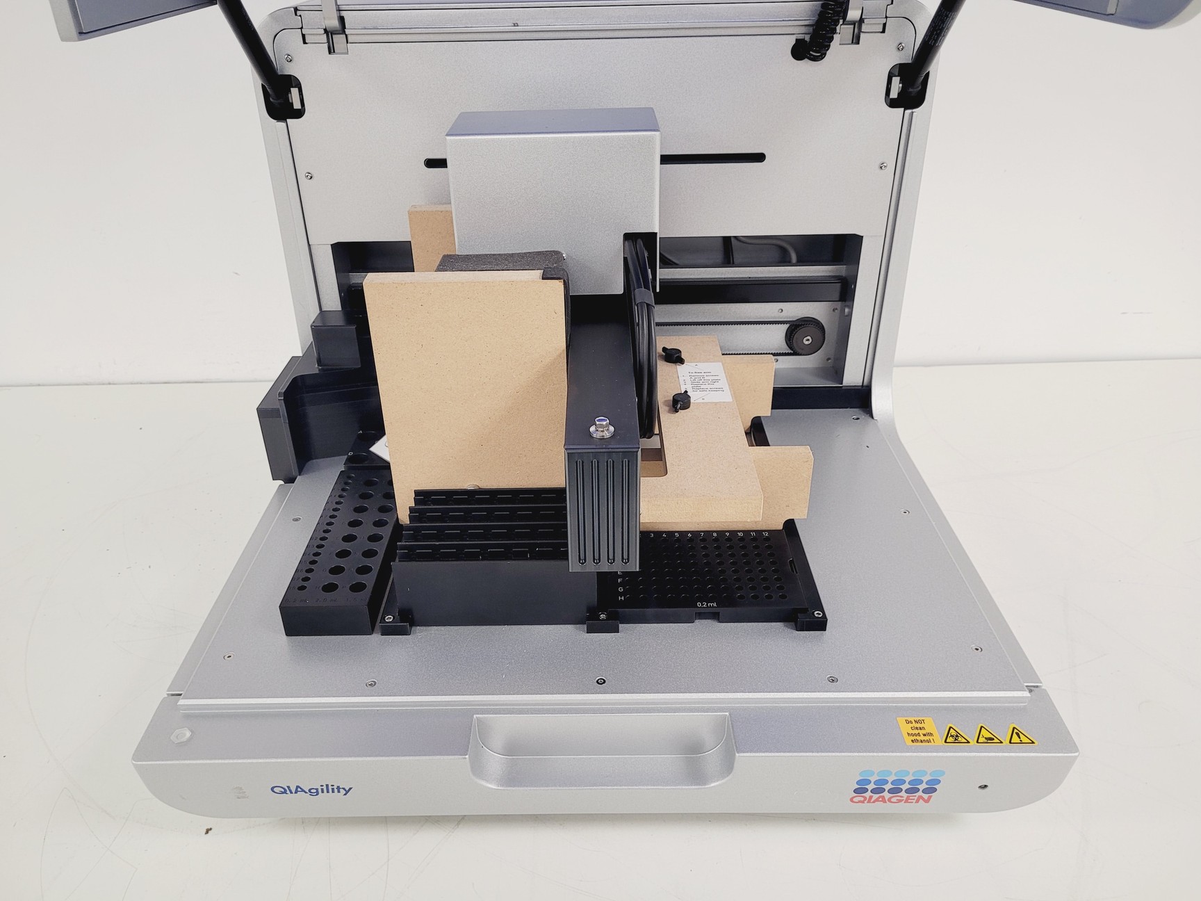 Image of Qiagen Type QIAgility HEPA/UV Unit Lab