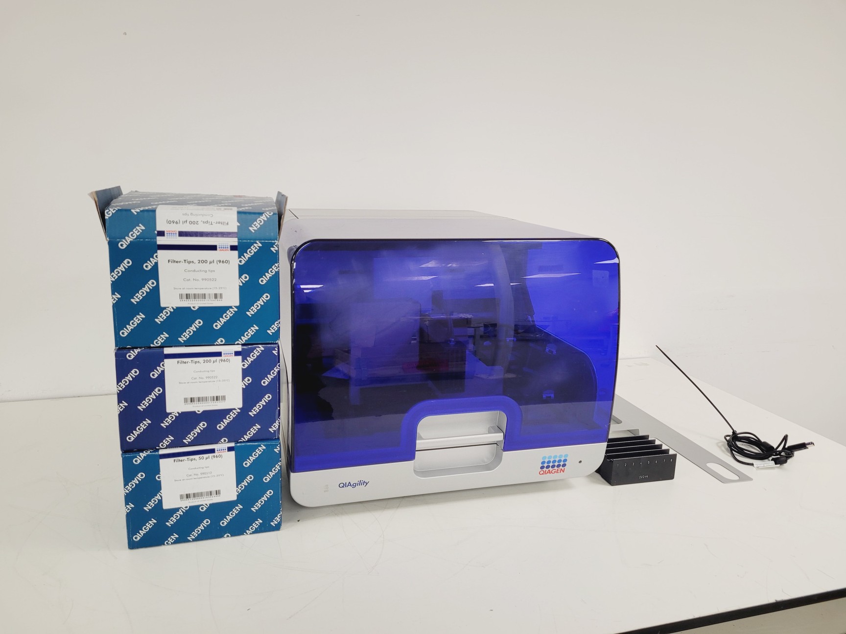 Image of Qiagen Type QIAgility HEPA/UV Unit Lab