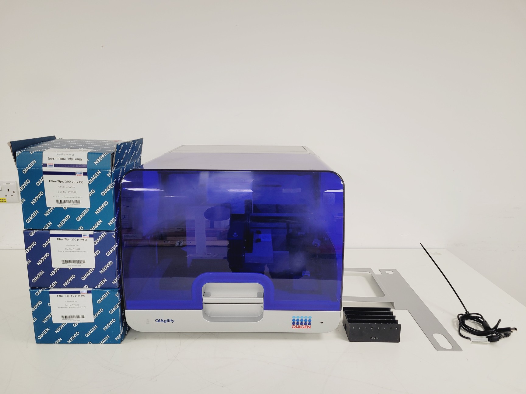 Image of Qiagen Type QIAgility HEPA/UV Unit Lab