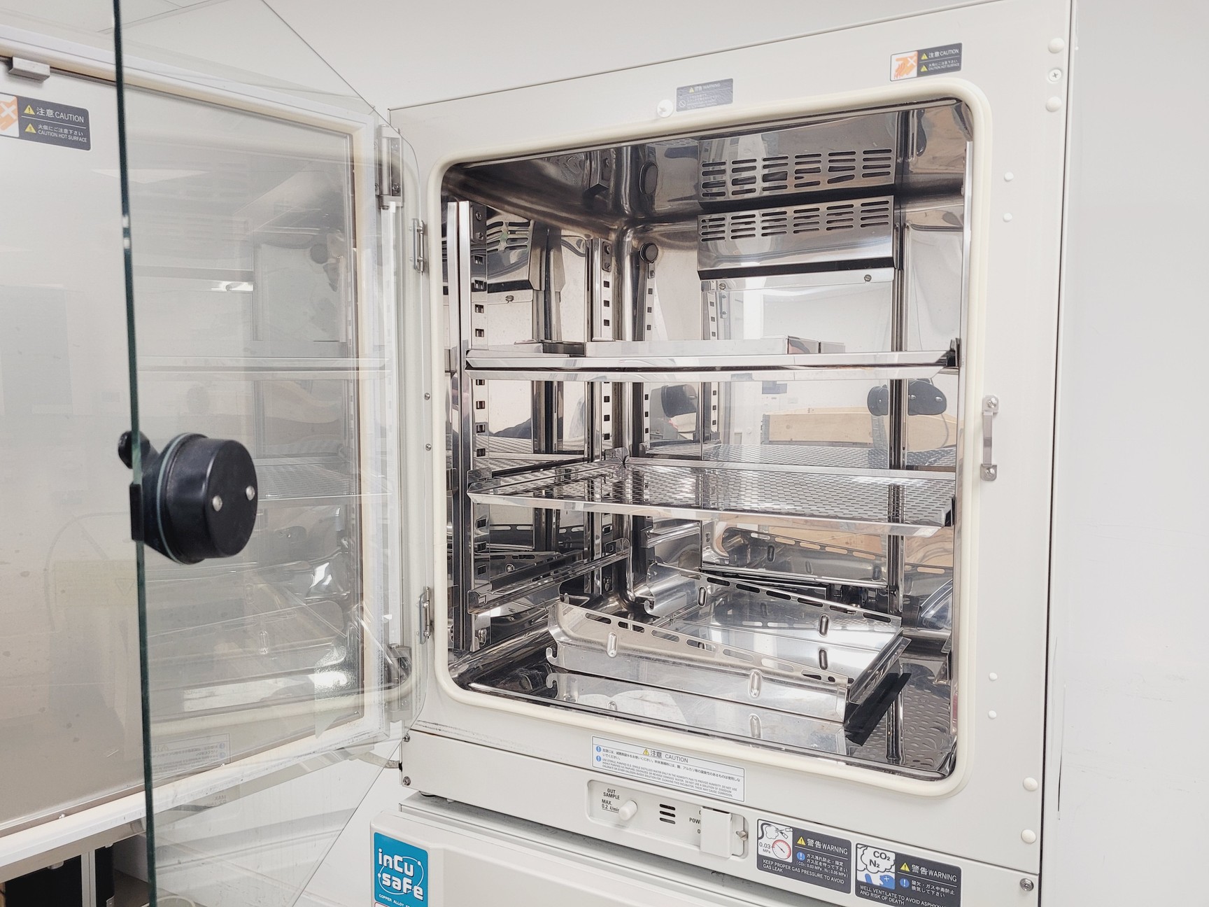 Image of Double Stack Sanyo CO2 Incubator Model-MCO 20AIC Lab