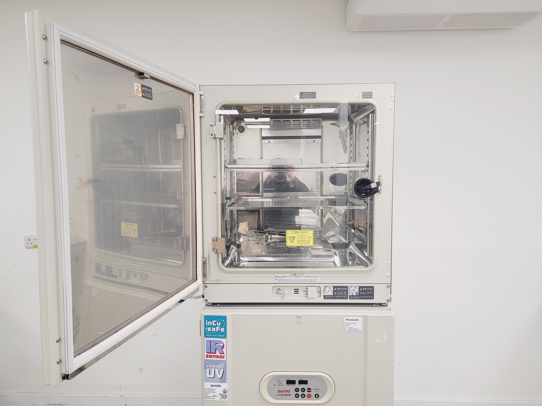 Image of Double Stack Sanyo CO2 Incubator Model-MCO 20AIC Lab