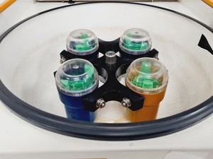 Thumbnail image of MSE Centaur 2 Benchtop Centrifuge w/ MSE Swinging Bucket Rotor Lab Faulty