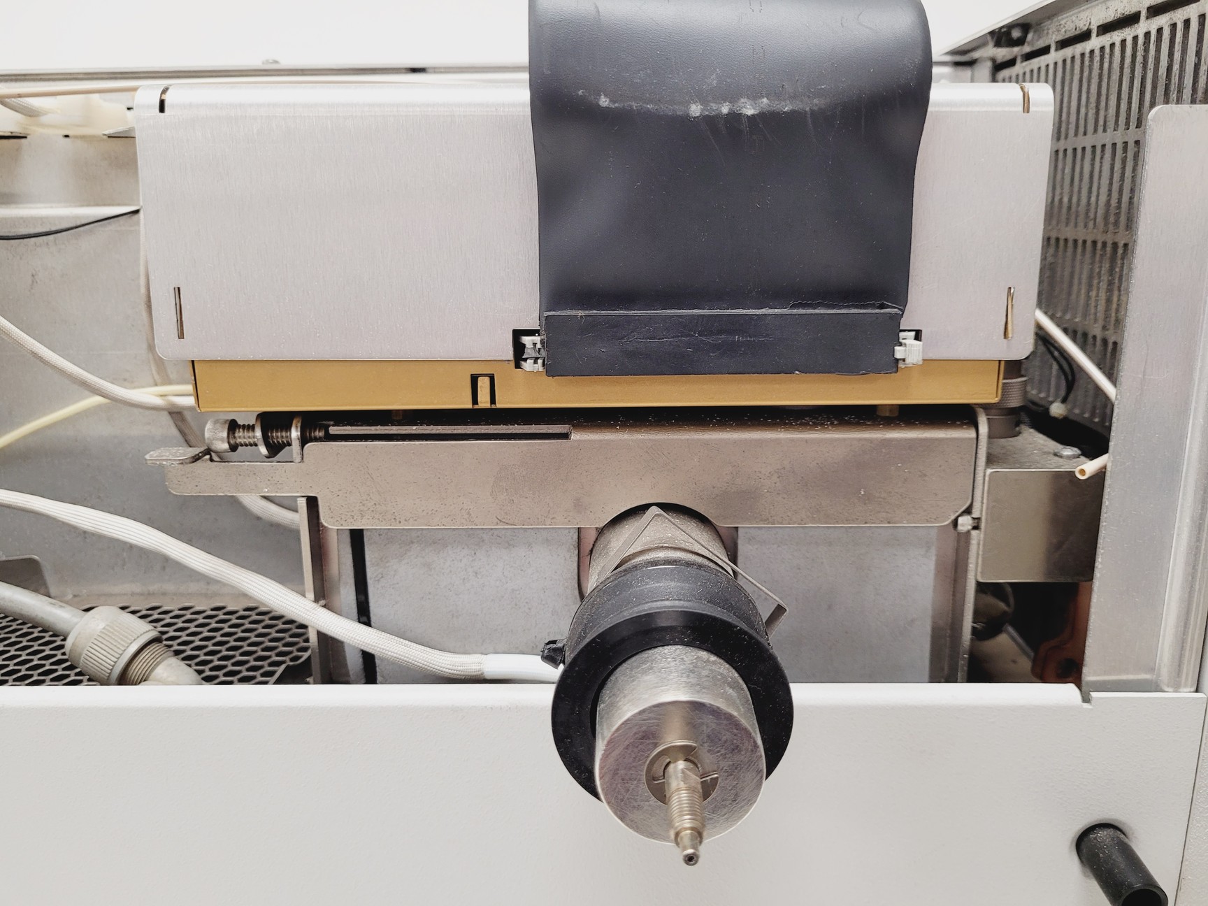 Image of Varian Saturn 2000/2000R  Mass Spec Lab Faulty