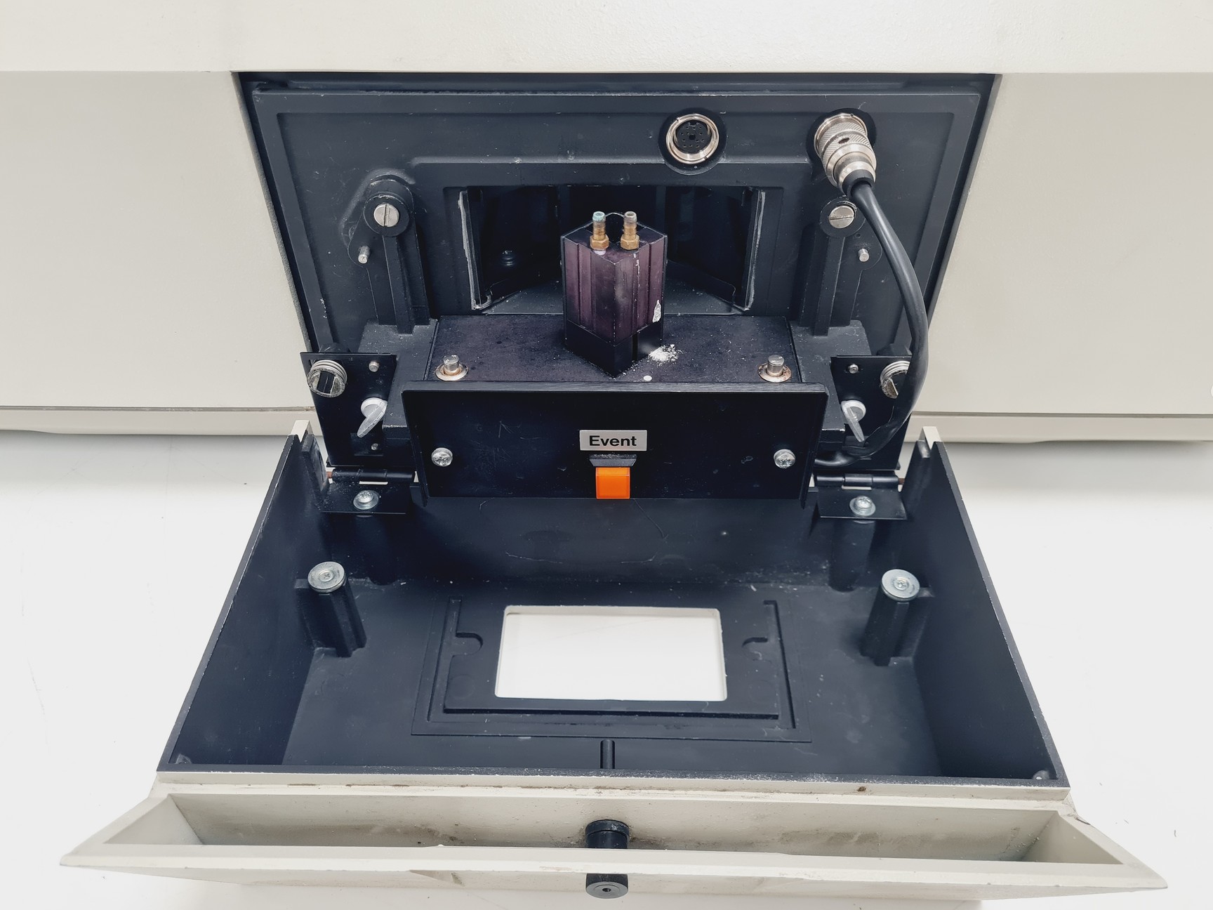 Image of Perkin Elmer LS 50 B Luminescence Spectrometer Lab