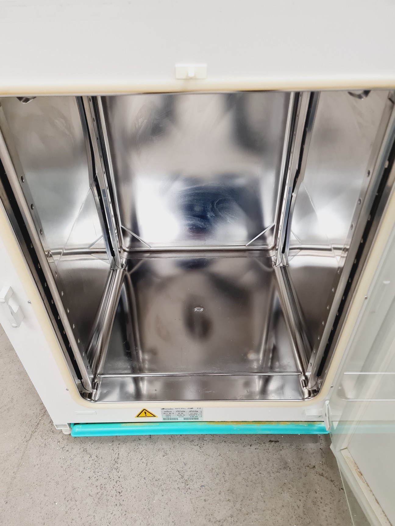 Image of Heraeus Hera Cell 150 Lab Incubator Faulty - No CO2 Filter Port - Spares/Repairs