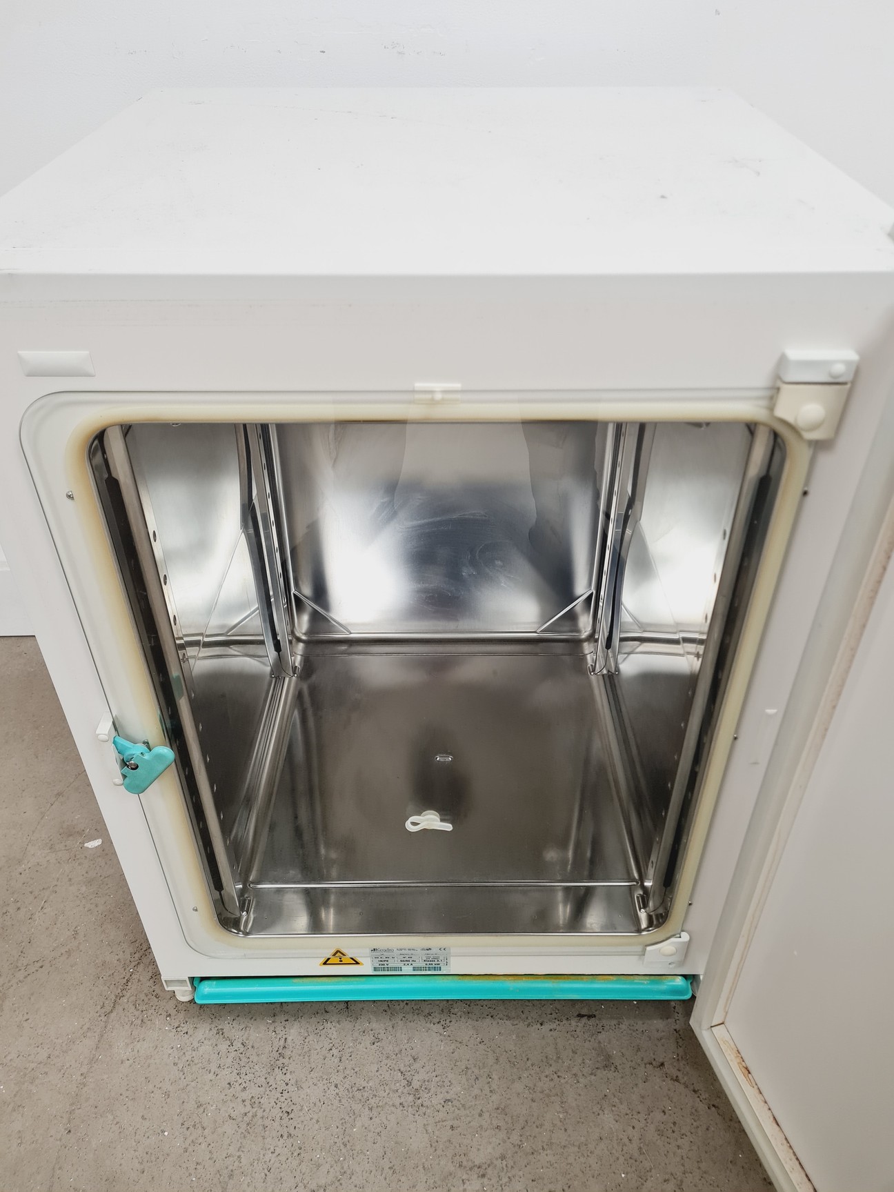 Image of Heraeus Hera Cell 150 Lab Incubator Faulty - No CO2 Filter Port - Spares/Repairs