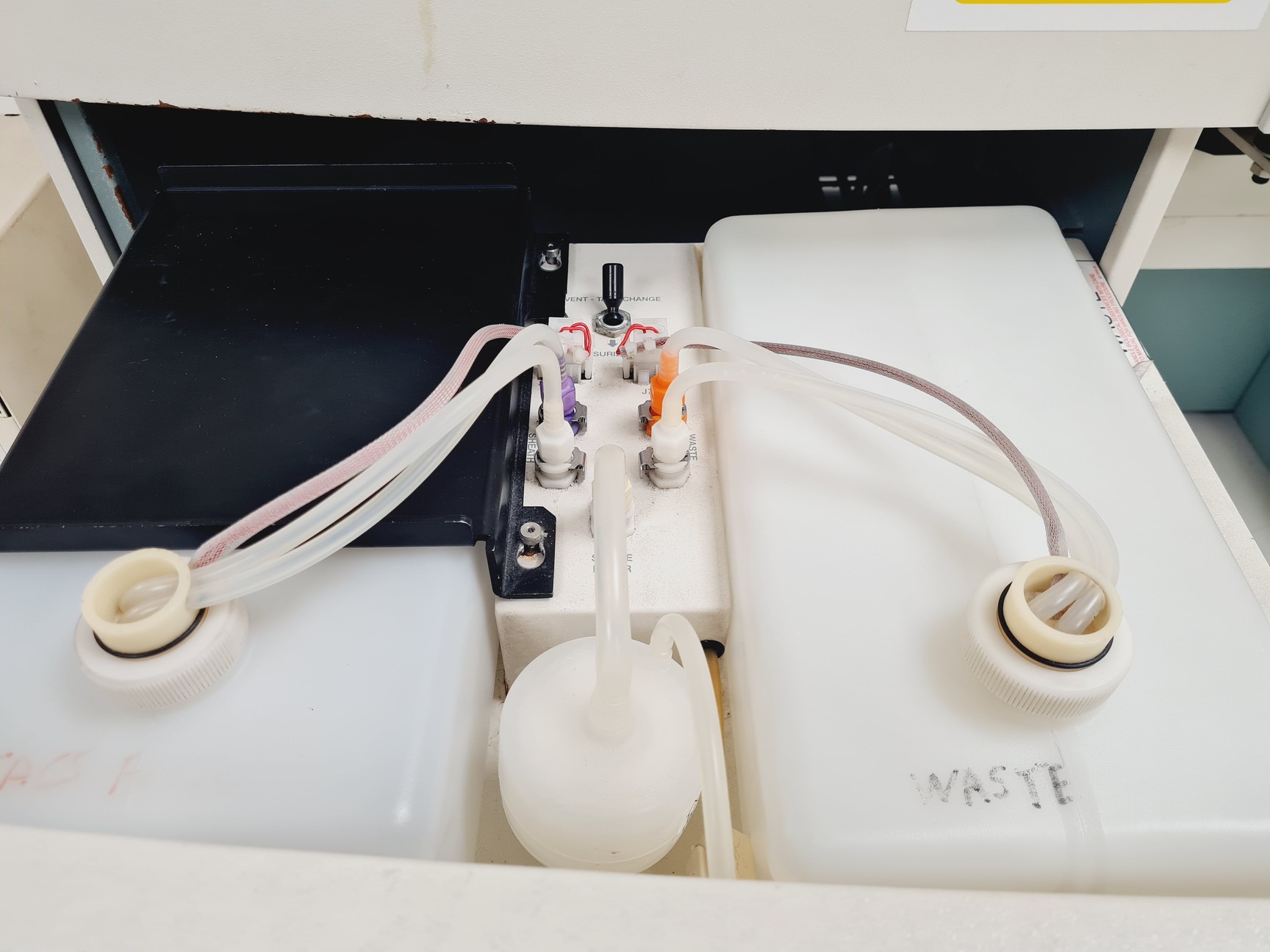 Image of BD FACSCalibur Flow Cytometer + Transformer Lab