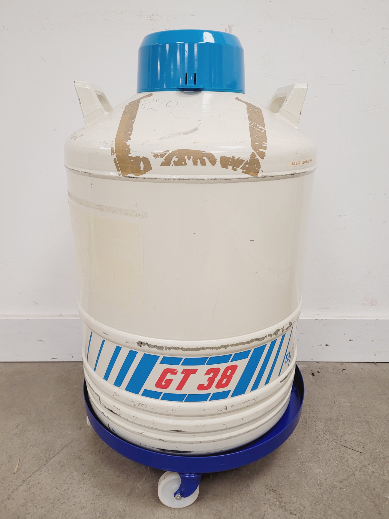 Image of Air Liquide GT 38 Liquid Nitrogen Dewar with 6 x Storage Racks Lab