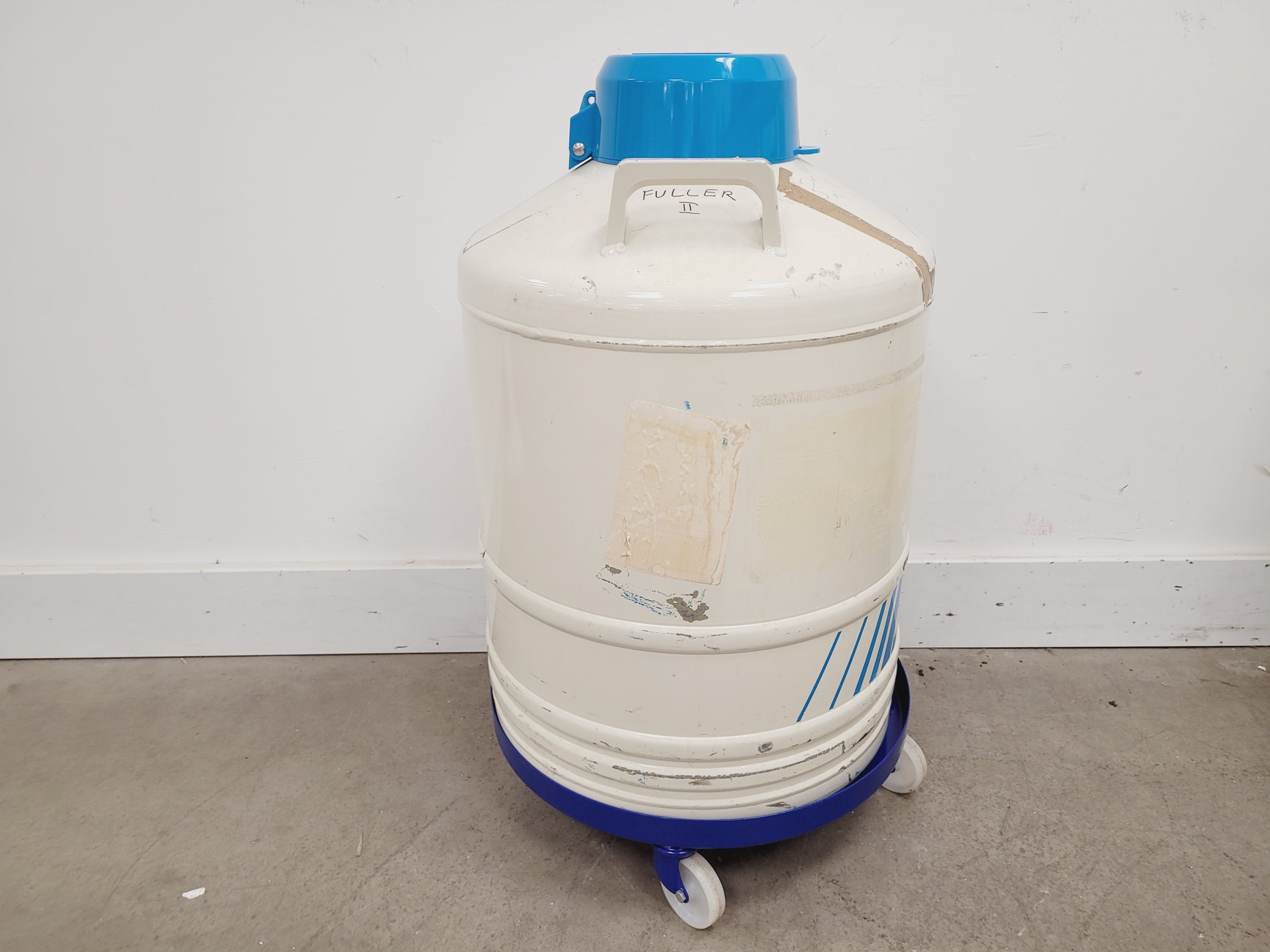 Image of GT 38 Liquid Nitrogen Dewar with 6 x Storage Racks Lab