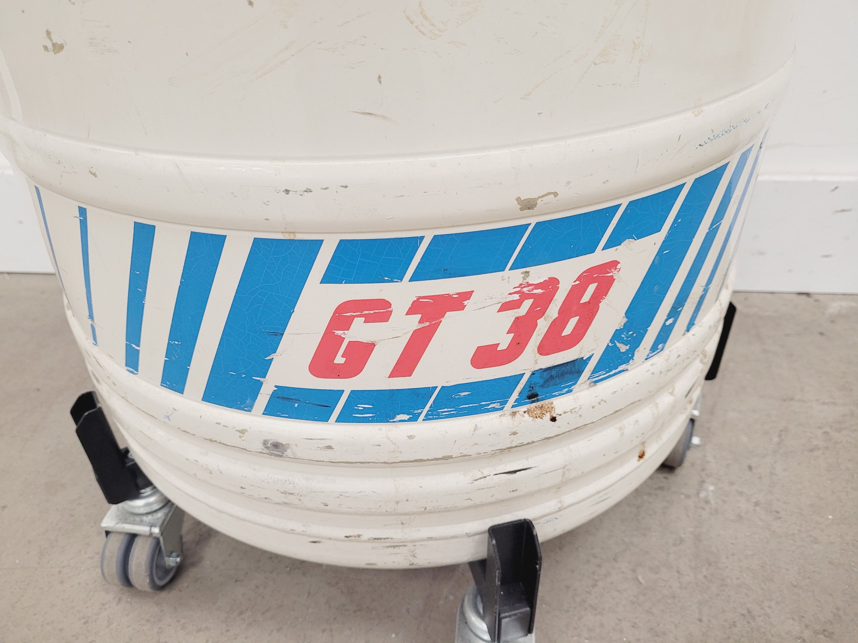 Image of Air Liquide GT 38 Liquid Nitrogen Dewar with 6 x Storage Racks 