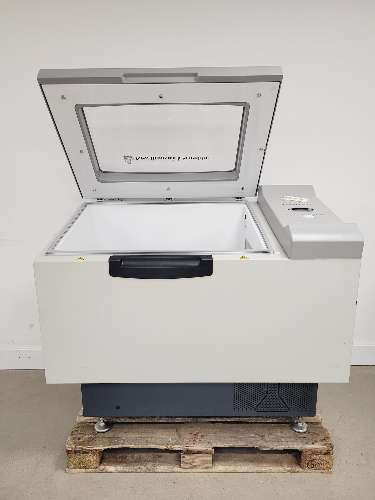 Image of New Brunswick Scientific Excella E25R Refrigerated Incubator Shaker Series Lab