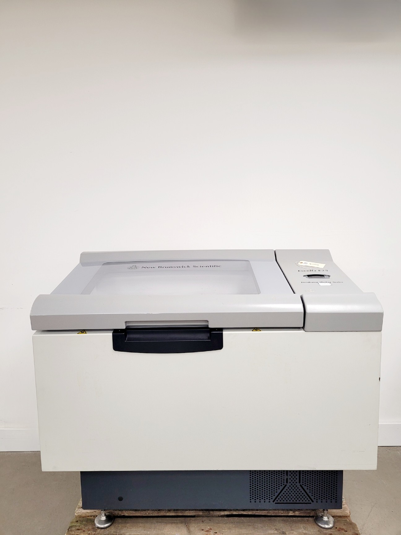 Image of New Brunswick Scientific Excella E25R Refrigerated Incubator Shaker Series Lab