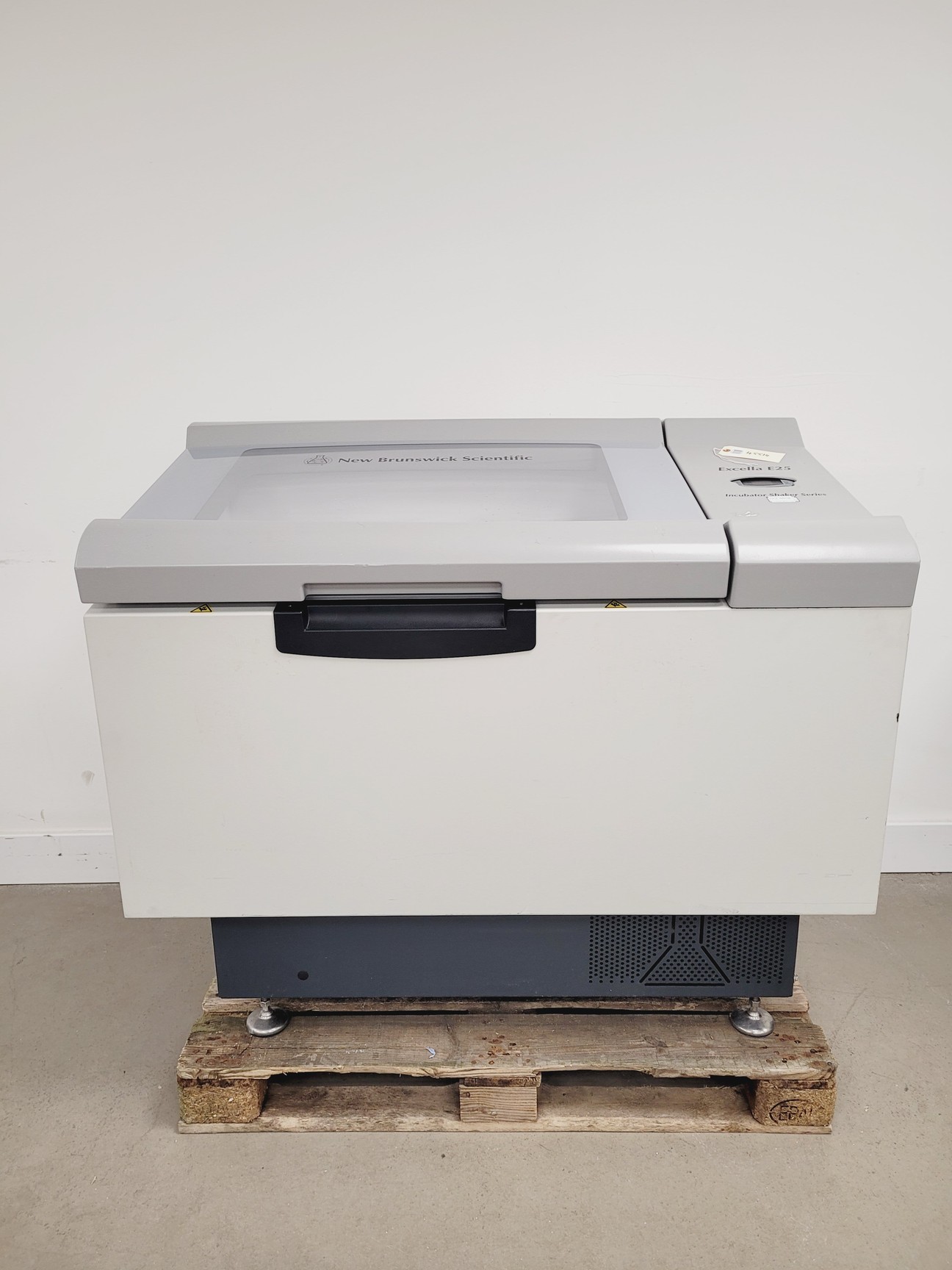 Image of New Brunswick Scientific Excella E25R Refrigerated Incubator Shaker Series Lab