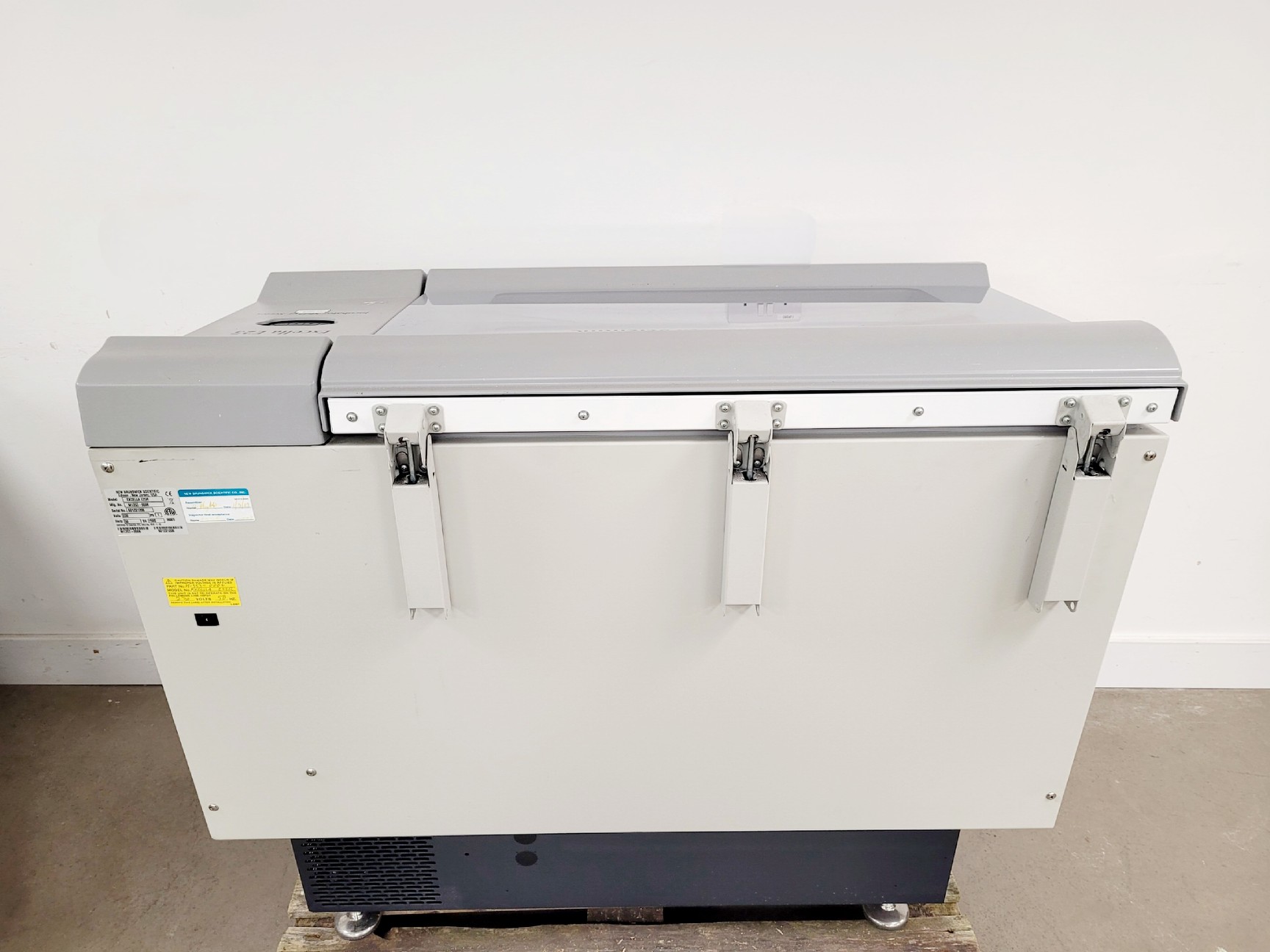 Image of New Brunswick Scientific Excella E25R Refrigerated Incubator Shaker Series Lab