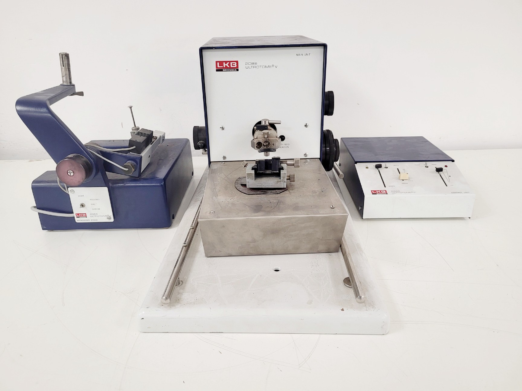 Image of LKB Bromma 2088 Ultrotome V Microtome System Lab