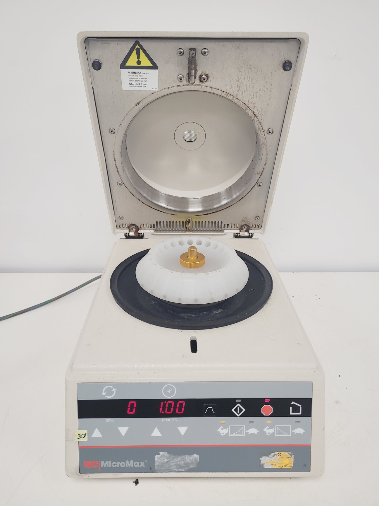 Image of IEC MicroMax Benchtop Centrifuge Lab