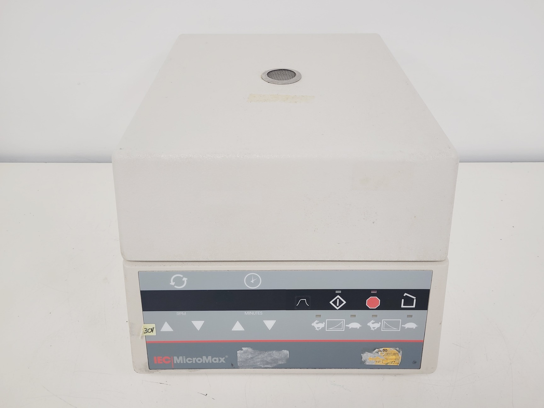 Image of IEC MicroMax Benchtop Centrifuge Lab