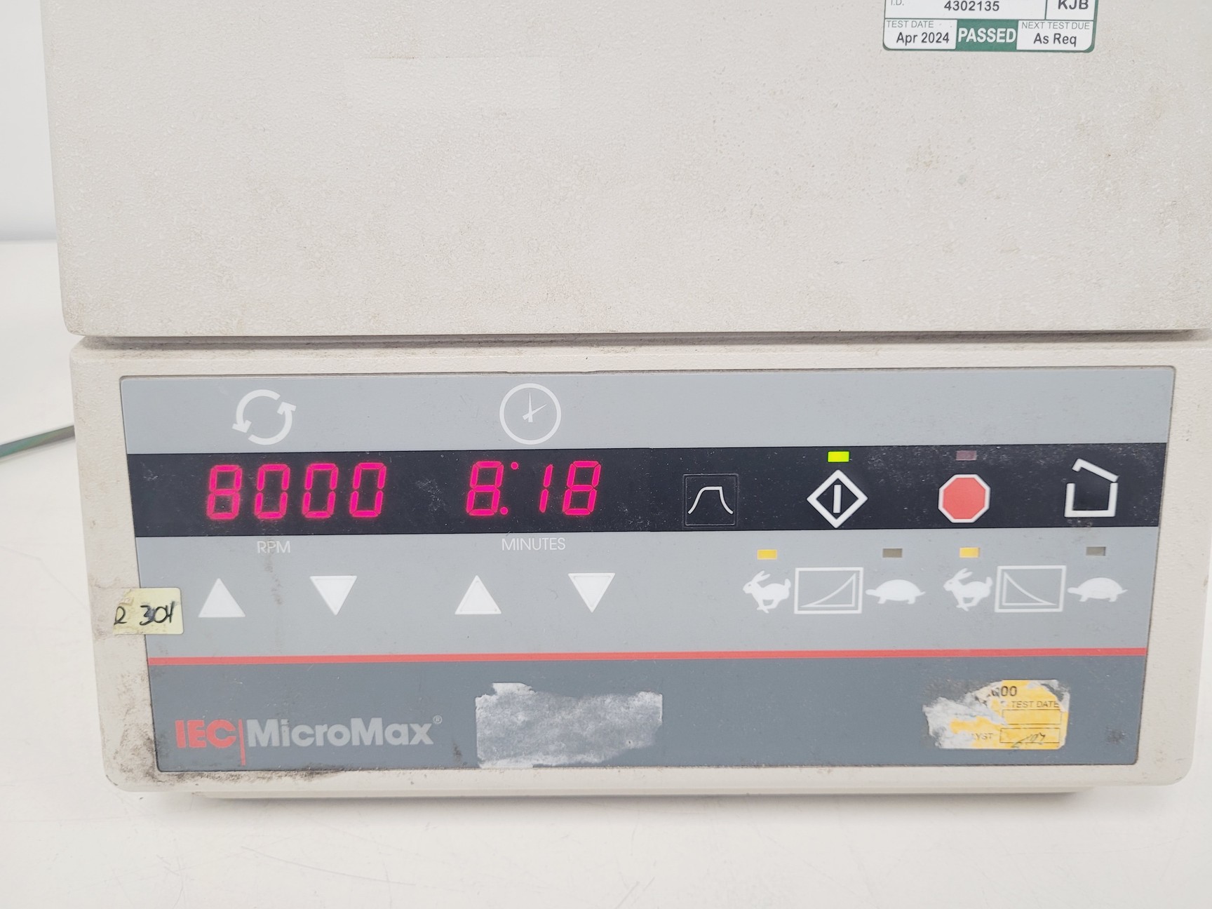 Image of IEC MicroMax Benchtop Centrifuge Lab