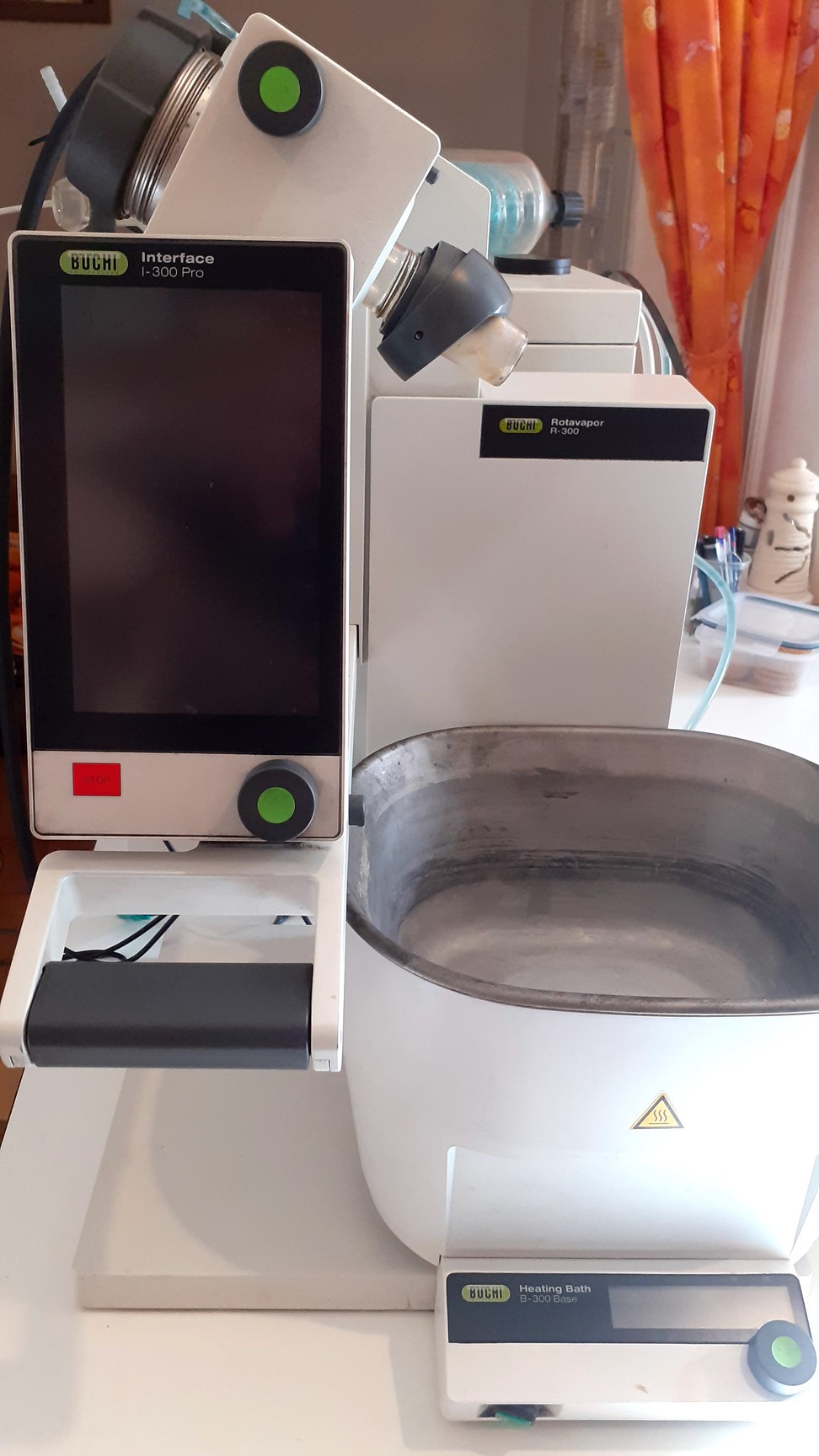 Buchi Rotavapor R-300 System w/ V-300 Pump, I-300 Pro & F-305 Chiller Lab