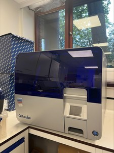 Image of Qiagen QIAcube Automated DNA / RNA Purification Shaker and Centrifuge Lab