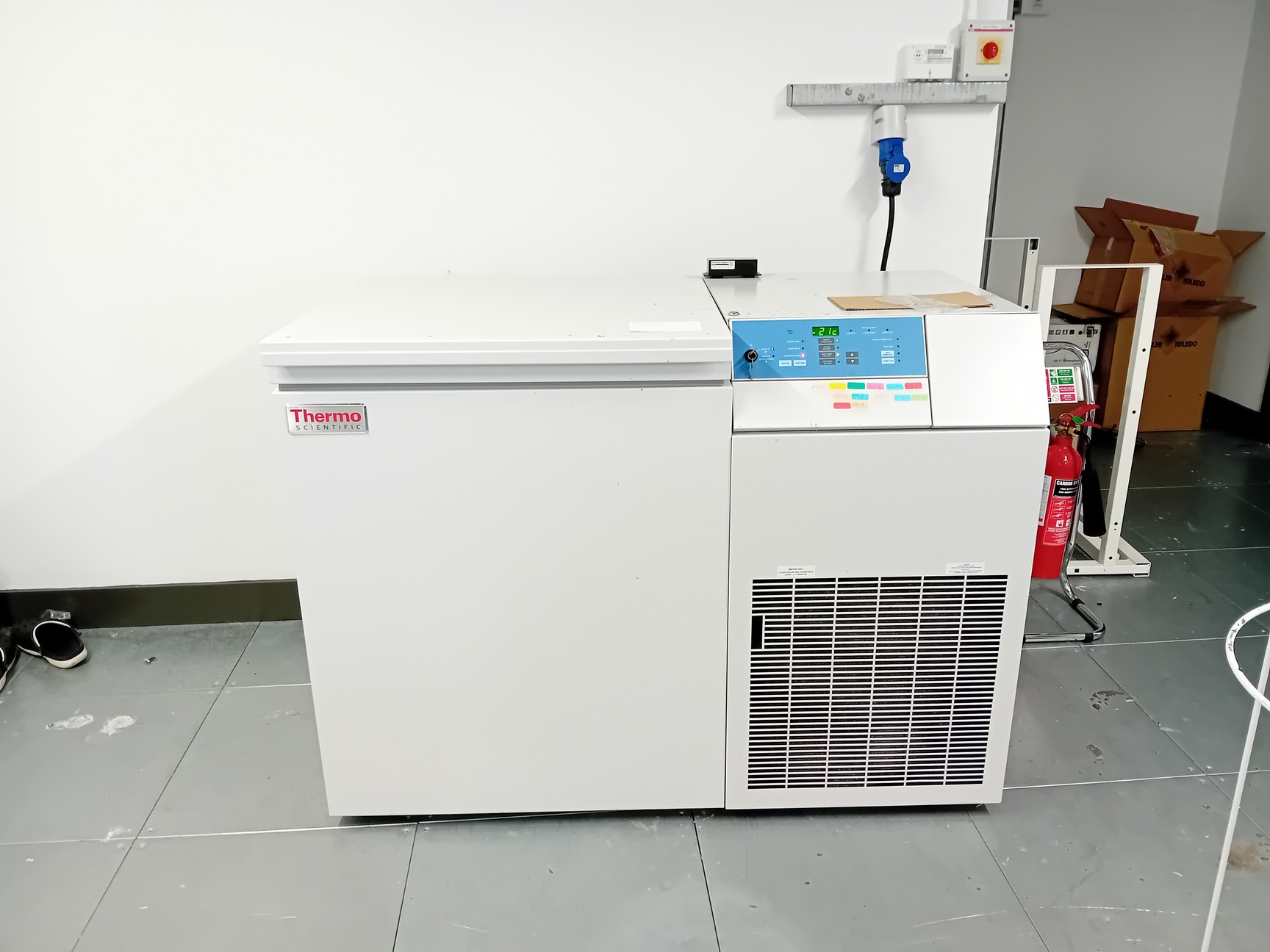 Image of Thermo Scientific Revco ULT-7150-9V Chest freezer, -150°C Lab