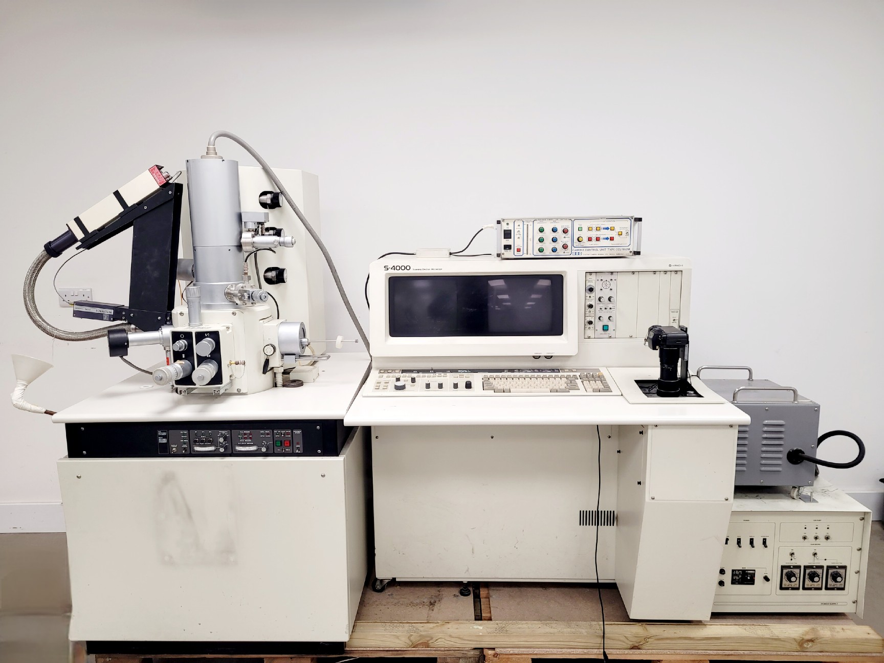 Image of Hitachi S4000 Microscope (SEM) Scanning Electron Microscope Lab