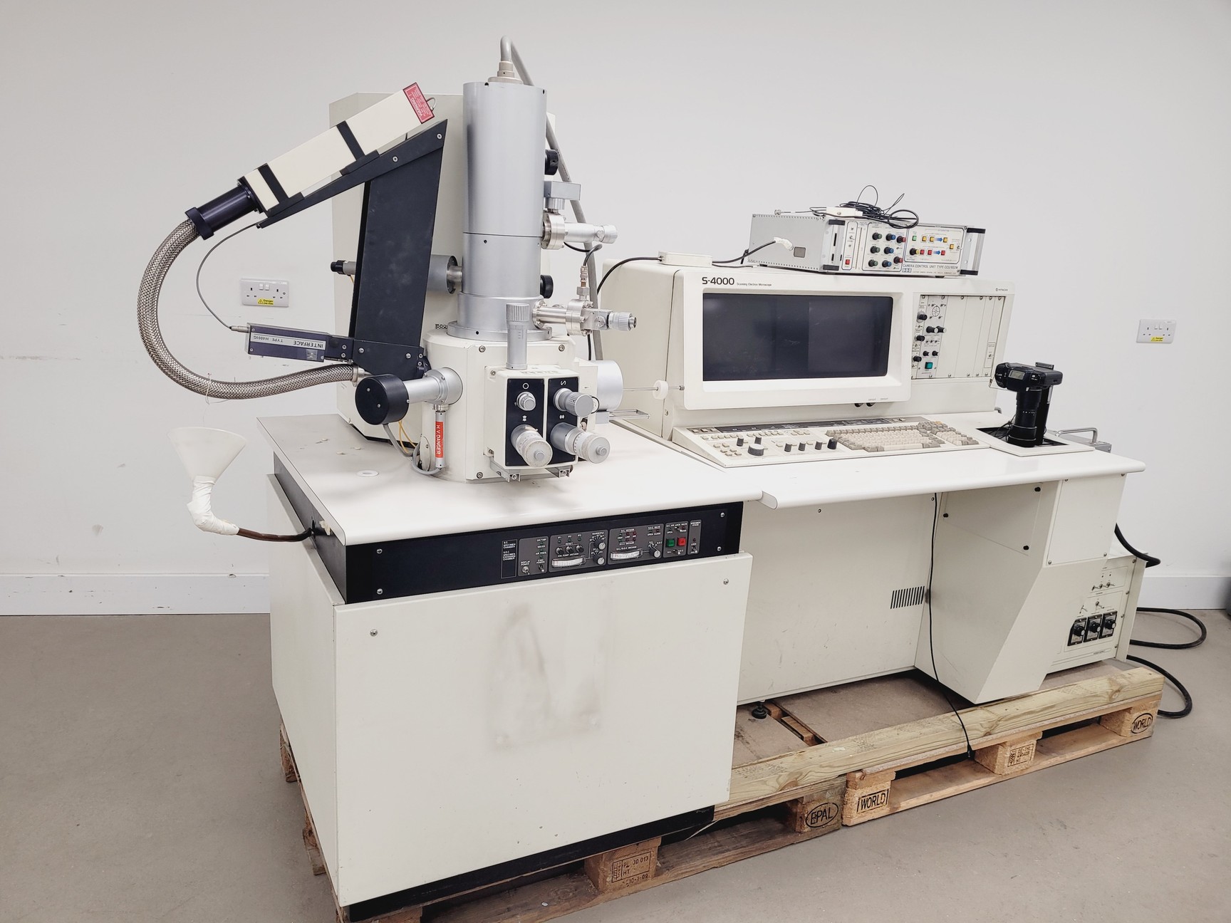 Image of Hitachi S4000 Microscope (SEM) Scanning Electron Microscope Lab