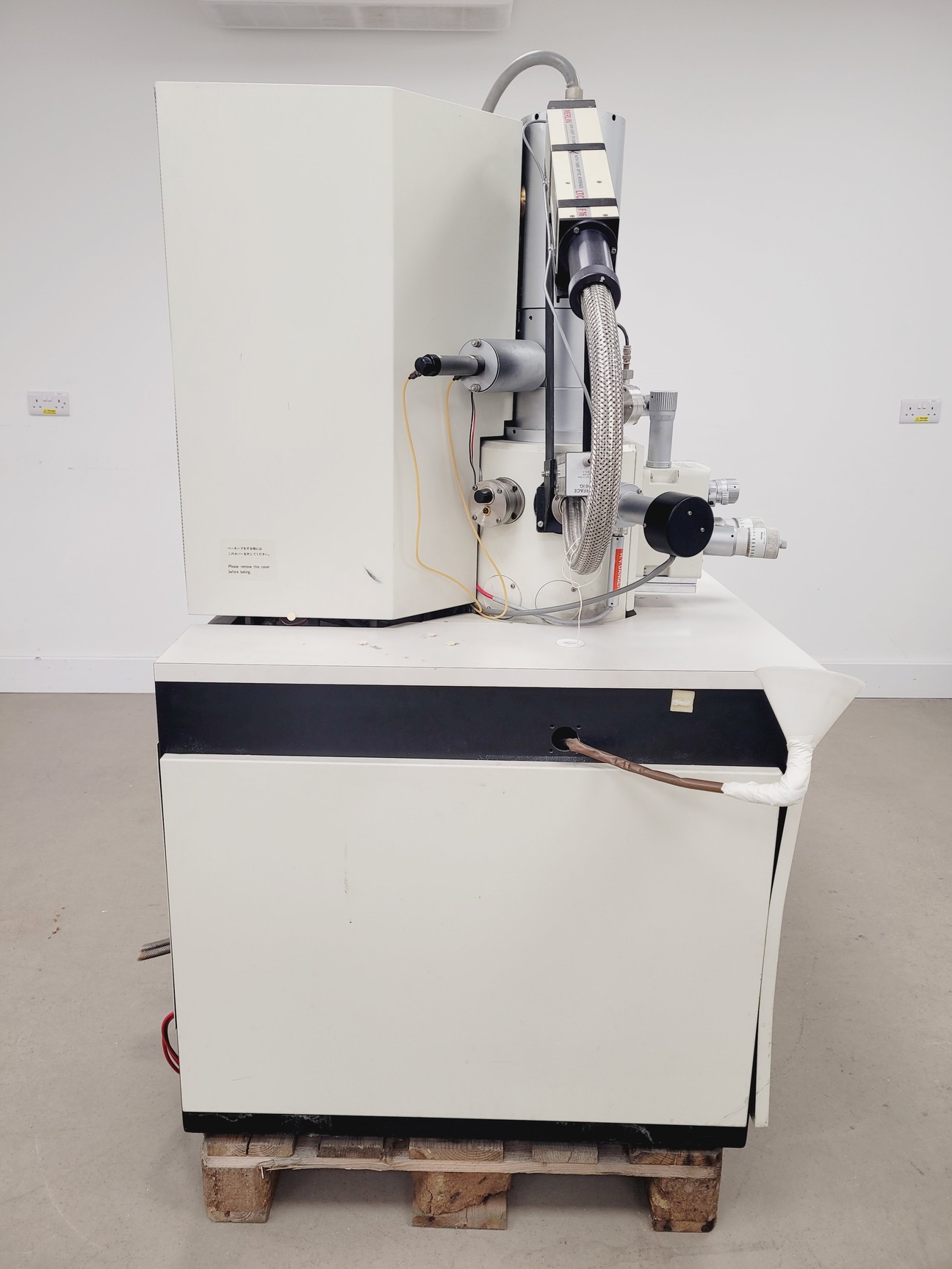 Image of Hitachi S4000 Microscope (SEM) Scanning Electron Microscope Lab