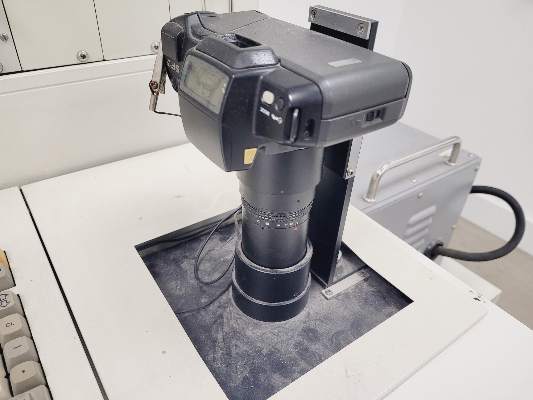 Image of Hitachi S4000 Microscope (SEM) Scanning Electron Microscope Lab