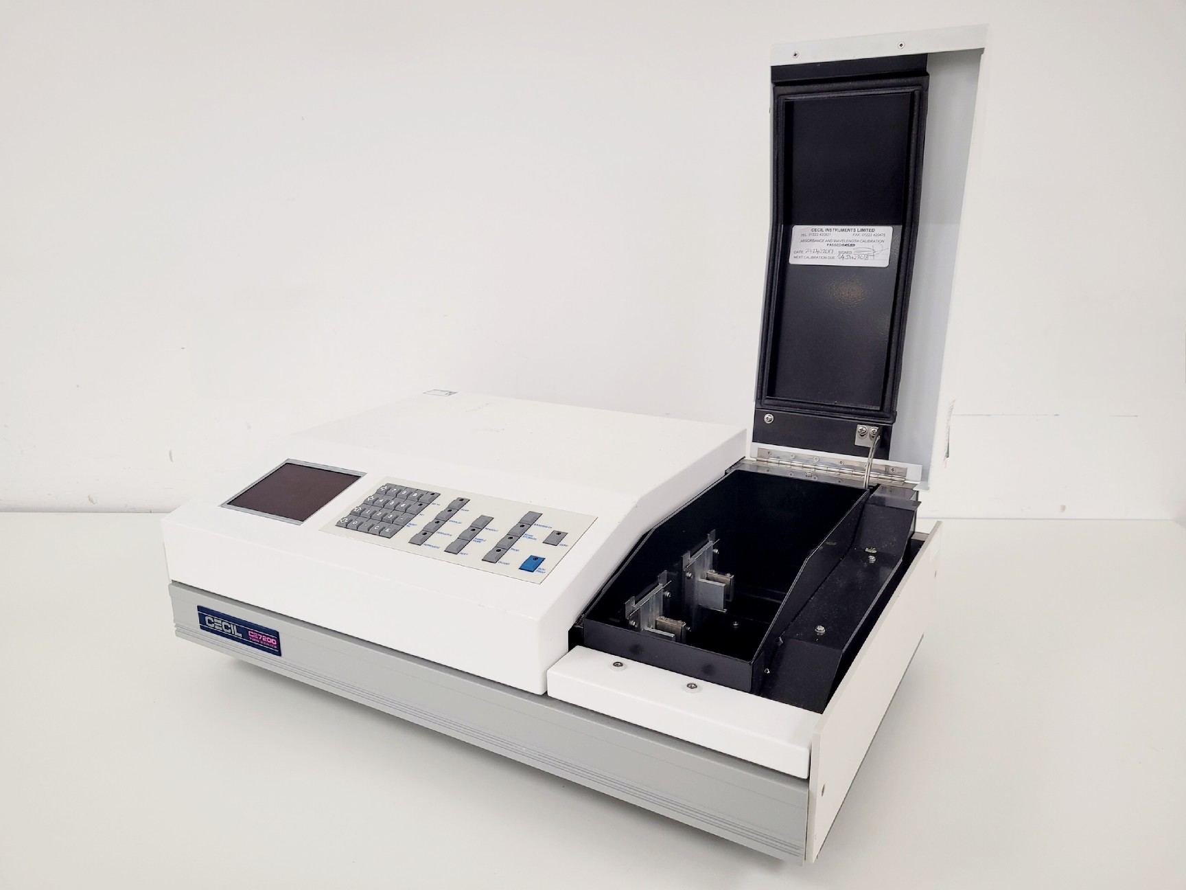 Image of Cecil Model CE 7200 Spectrometer Lab