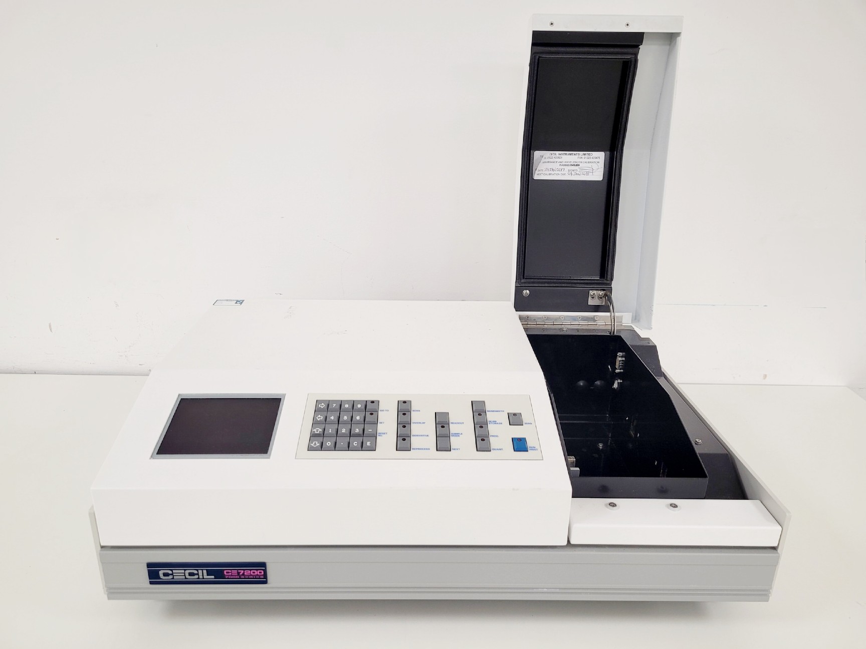 Image of Cecil Model CE 7200 Spectrometer Lab