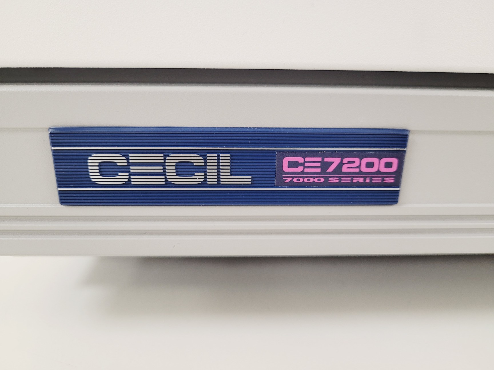 Image of Cecil Model CE 7200 Spectrometer Lab