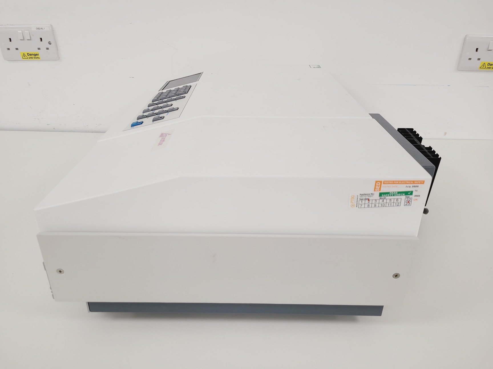 Image of Cecil Type CE 7200 Spectrometer Lab Faulty Screen