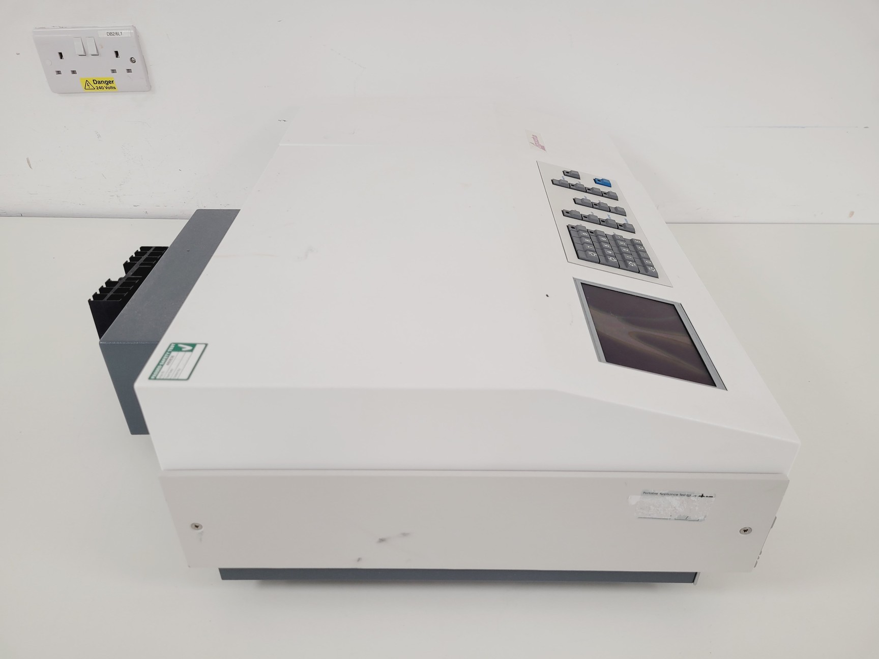 Image of Cecil Type CE 7200 Spectrometer Lab Faulty Screen