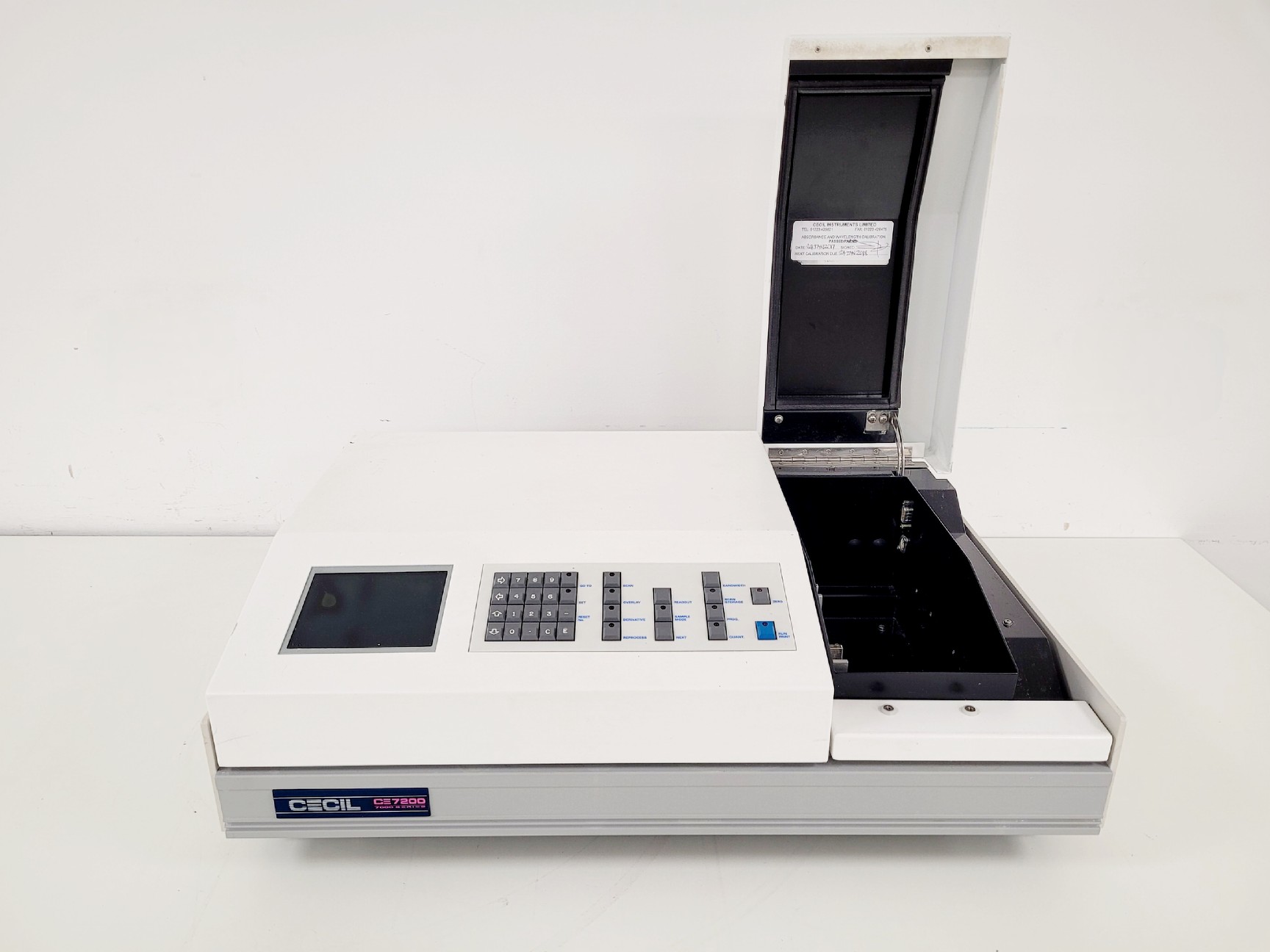 Image of Cecil CE 7200 Spectrometer Lab