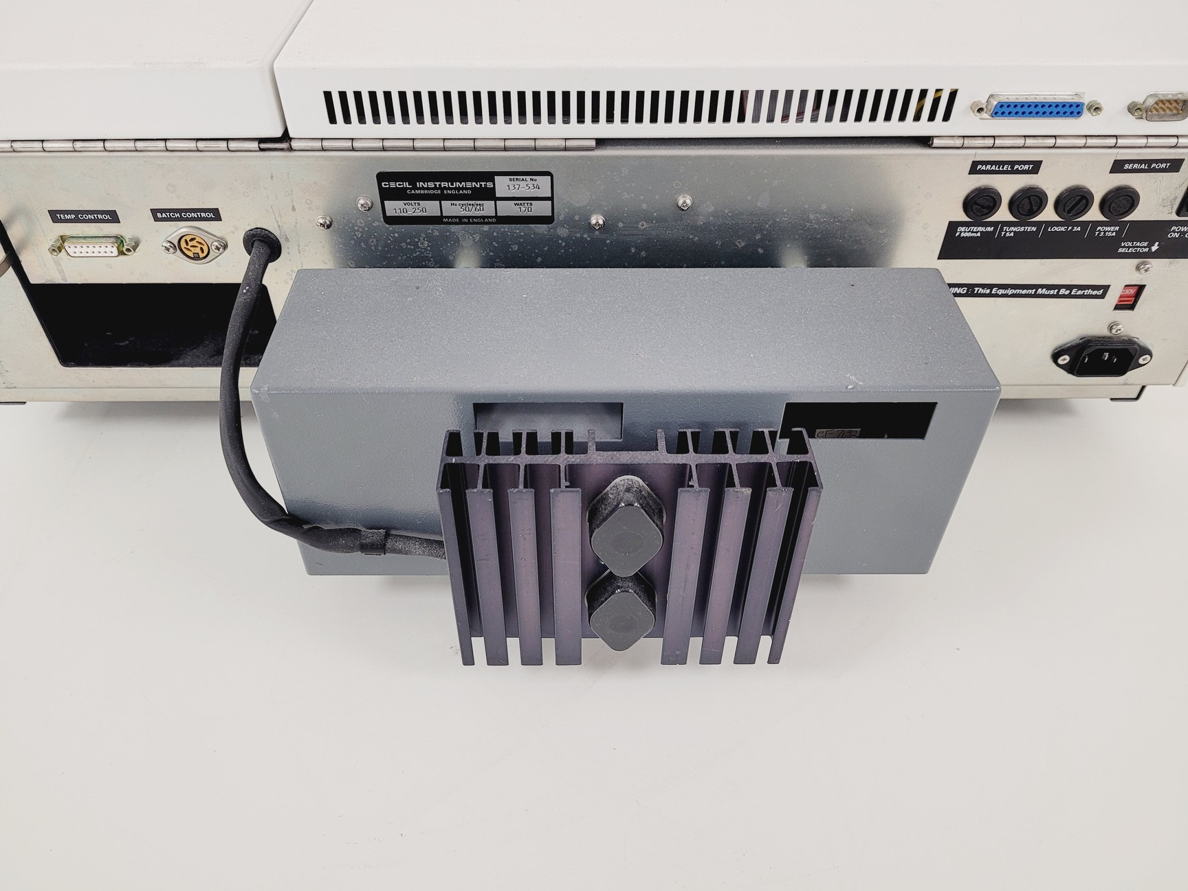 Image of Cecil CE 7200 Spectrometer Lab