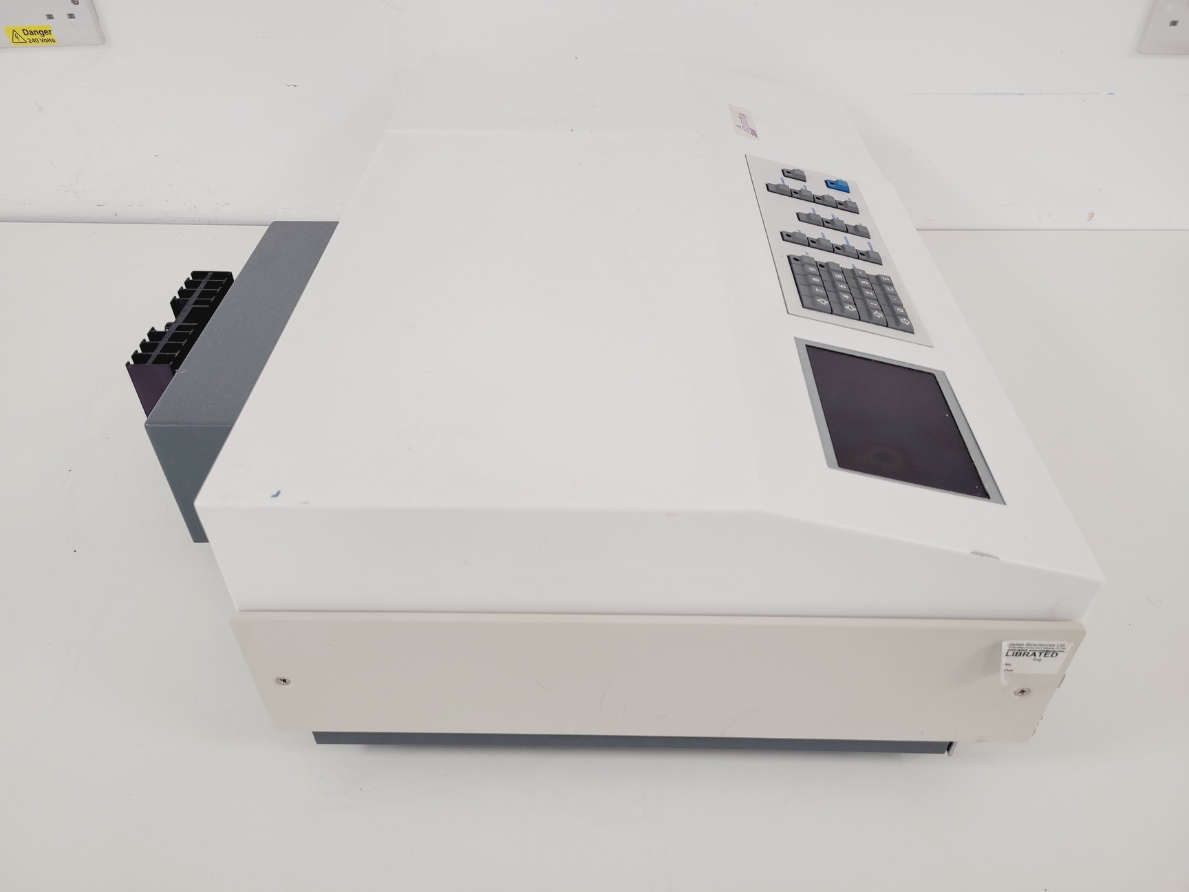 Image of Cecil CE 7200 Spectrometer Lab