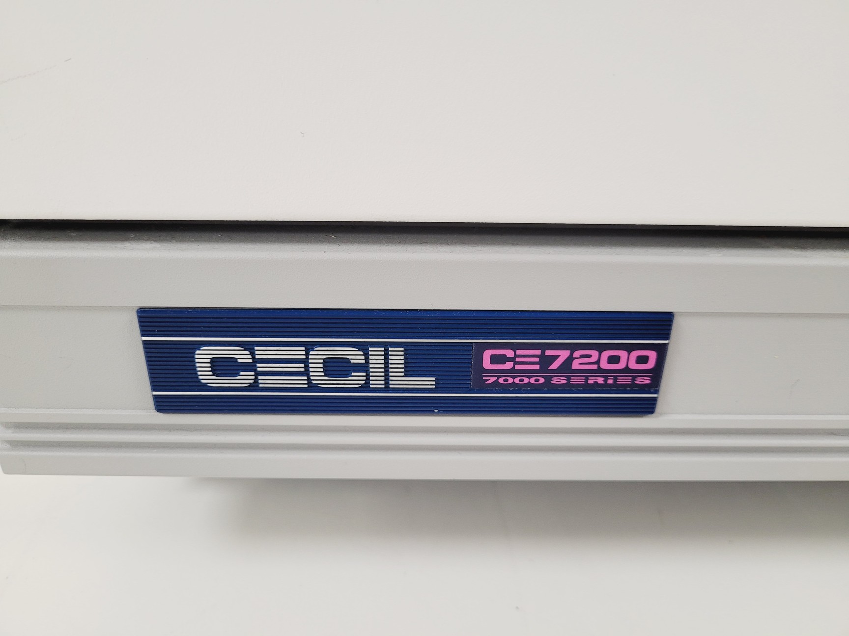 Image of Cecil CE 7200 Spectrometer Lab