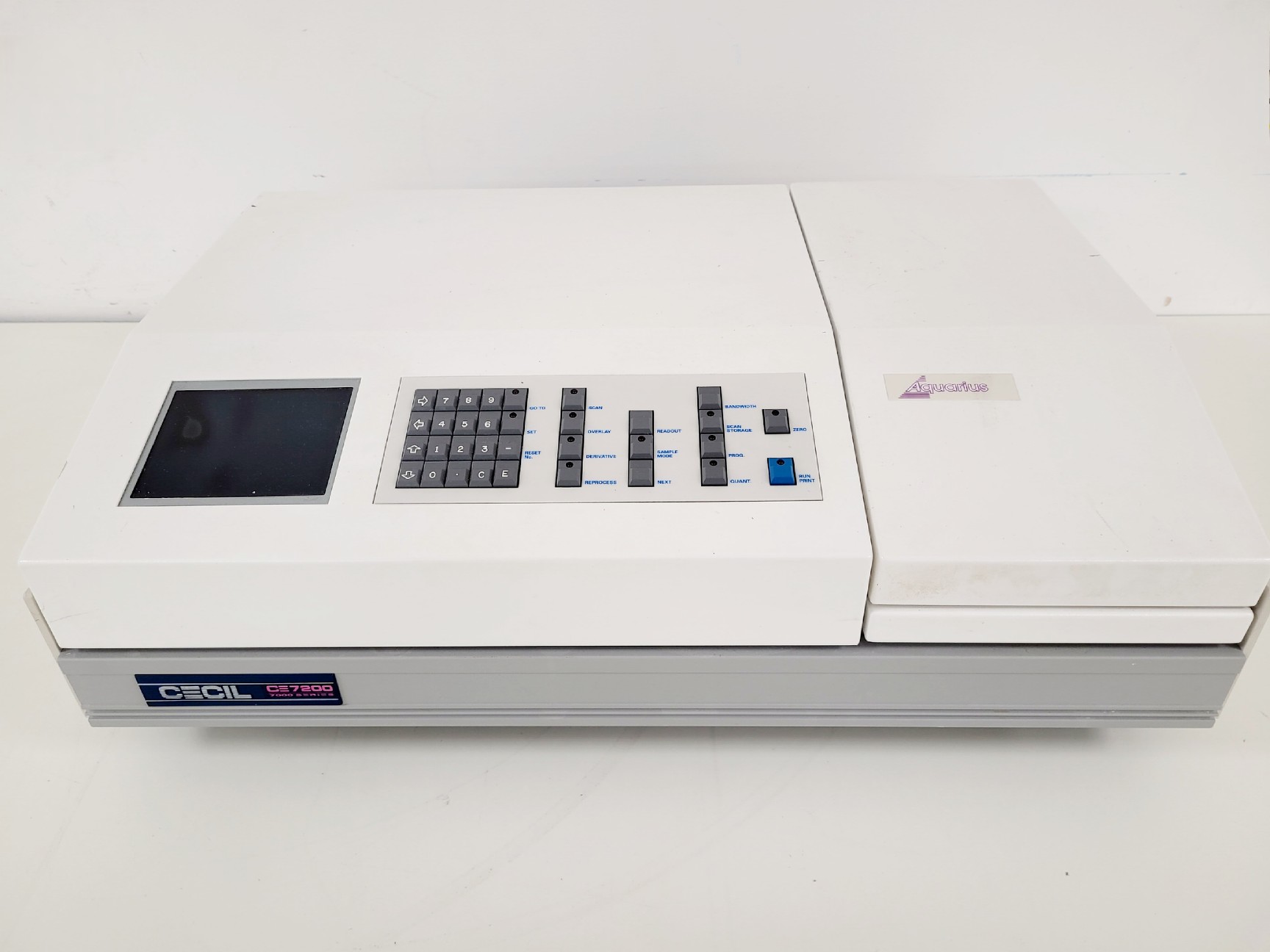 Image of Cecil CE 7200 Spectrometer Lab