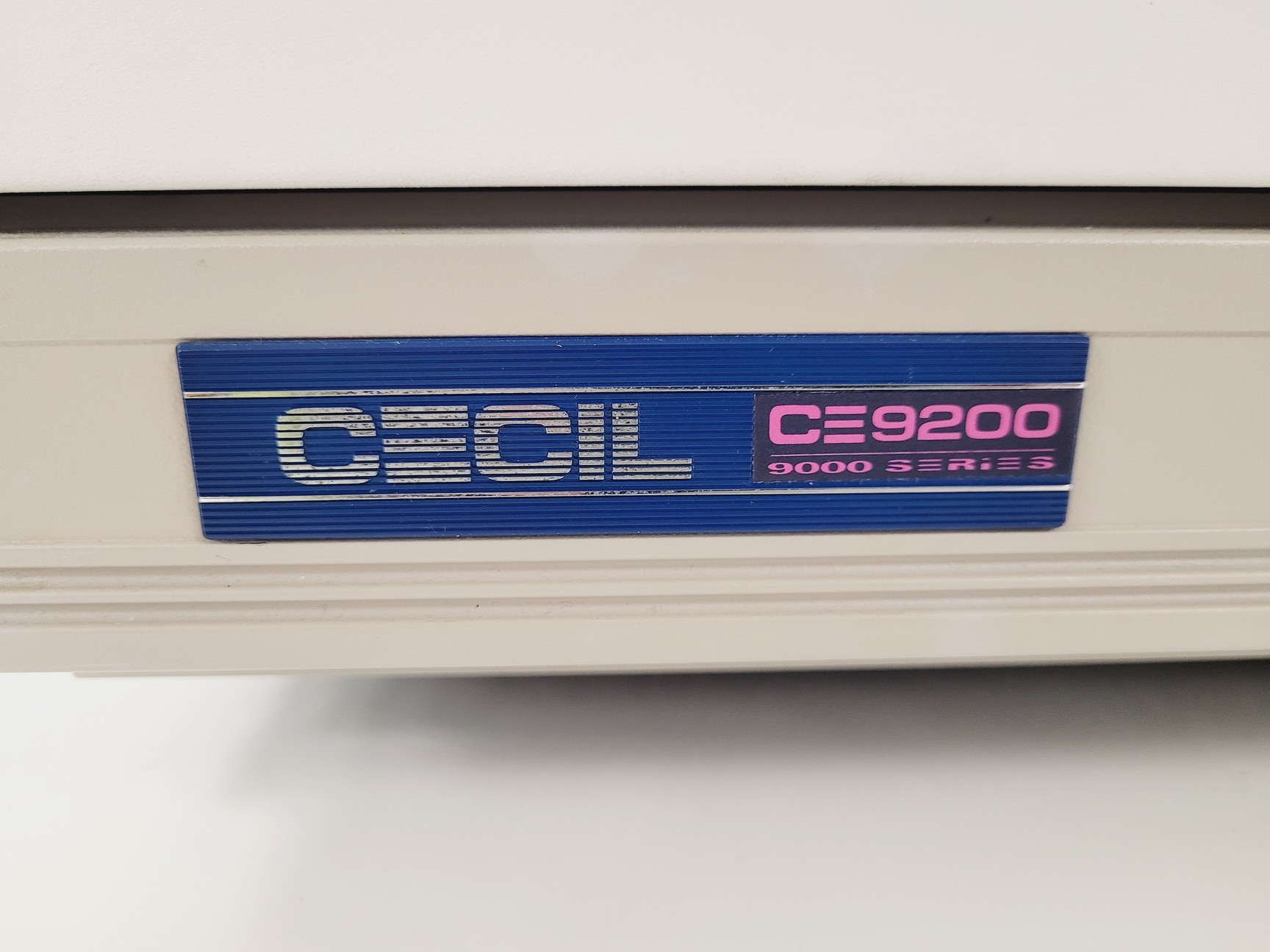 Image of Cecil Model CE 9200 Spectrometer Lab