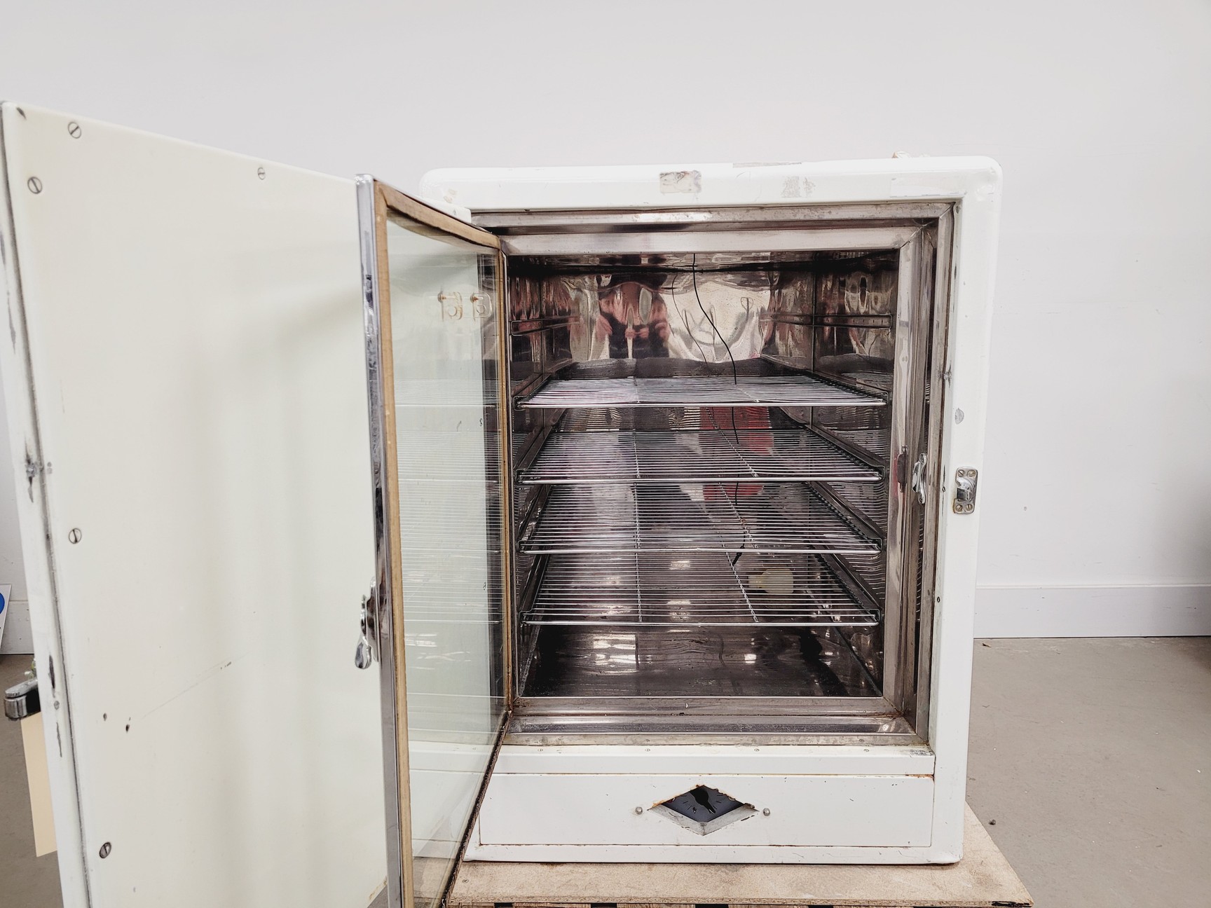 Image of Laboratory Thermal Equipment Incubator (White) Lab
