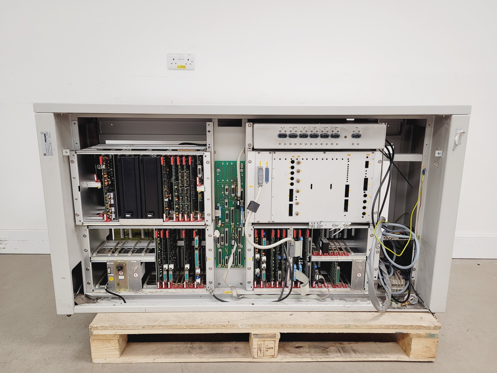 Image of FEI XL30 ESEM Scanning Electronic Microscope System Spares/Repair Lab