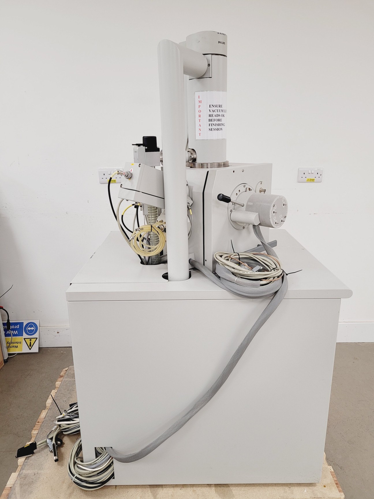 Image of FEI XL30 ESEM Scanning Electronic Microscope System Spares/Repair Lab