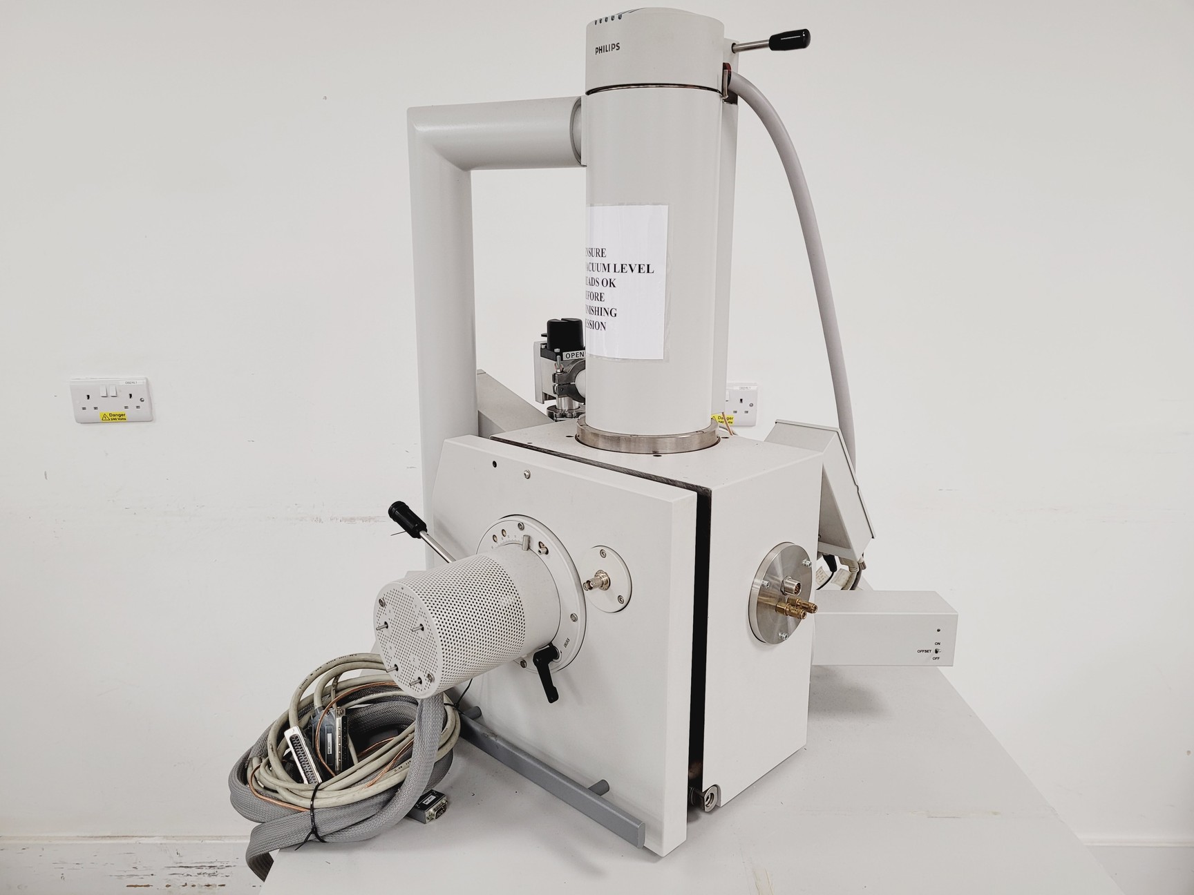 Image of FEI XL30 ESEM Scanning Electronic Microscope System Spares/Repair Lab