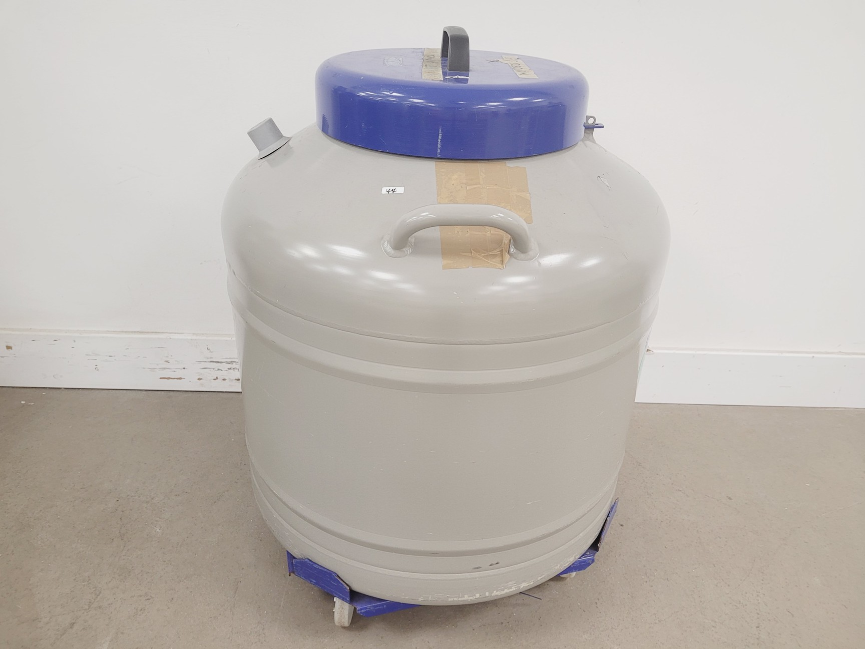 Image of Statbourne Biorack 3000 Liquid Nitrogen Sample Storage Dewar Lab