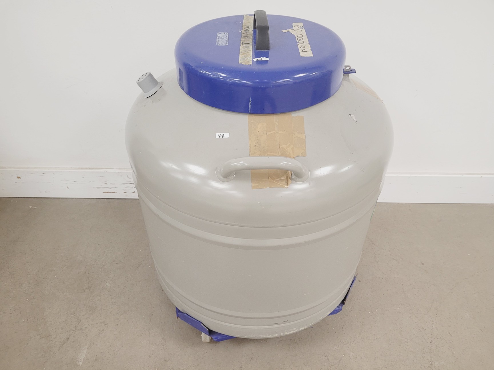 Image of Statbourne Biorack 3000 Liquid Nitrogen Sample Storage Dewar Lab